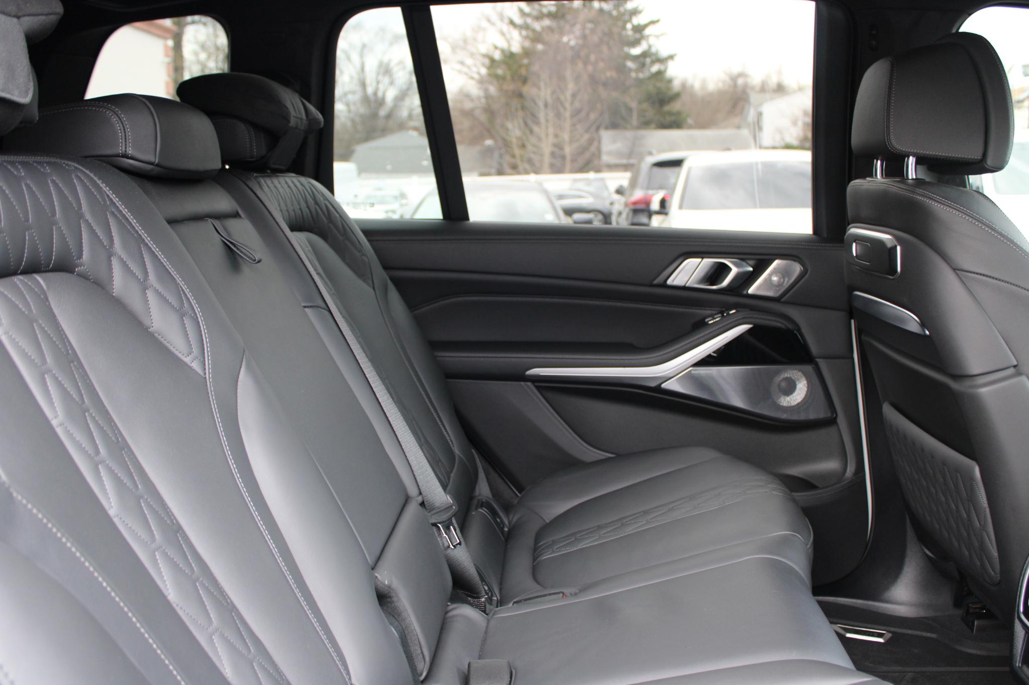 BMW X7 xDrive40i Sports Activity Vehicle 2023