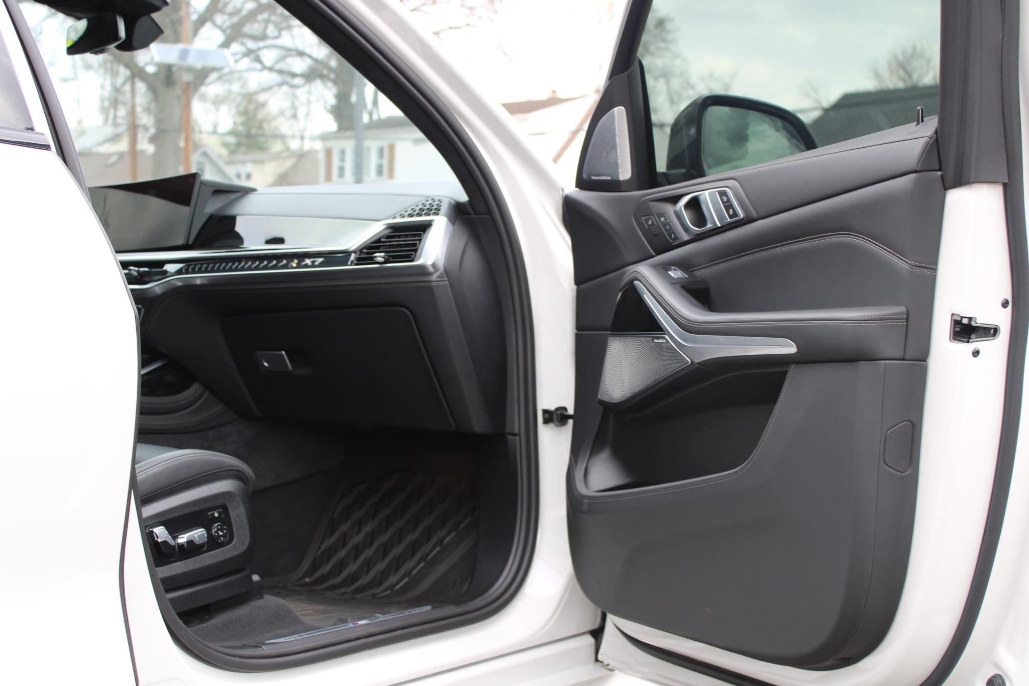 BMW X7 xDrive40i Sports Activity Vehicle 2023