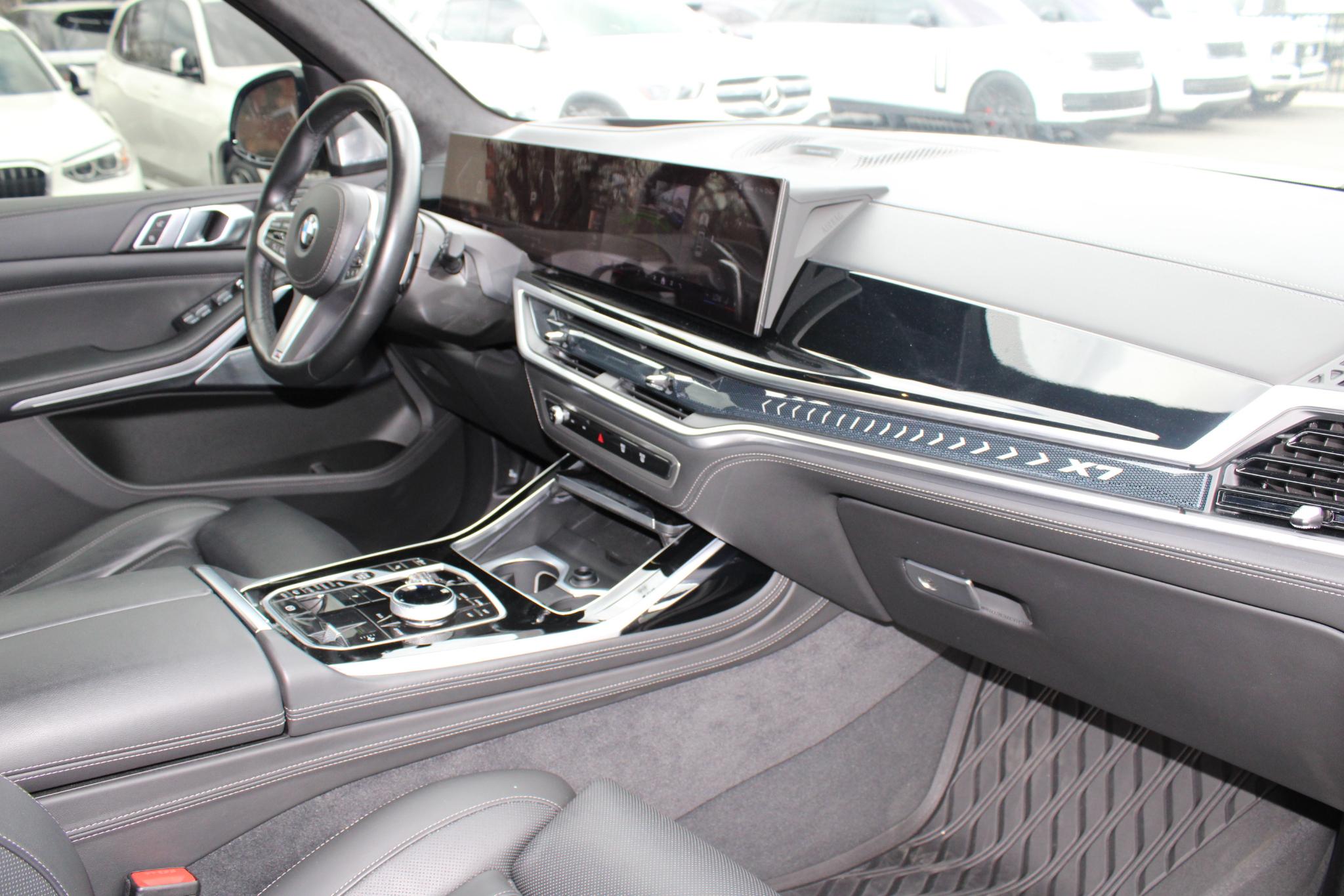 BMW X7 xDrive40i Sports Activity Vehicle 2023