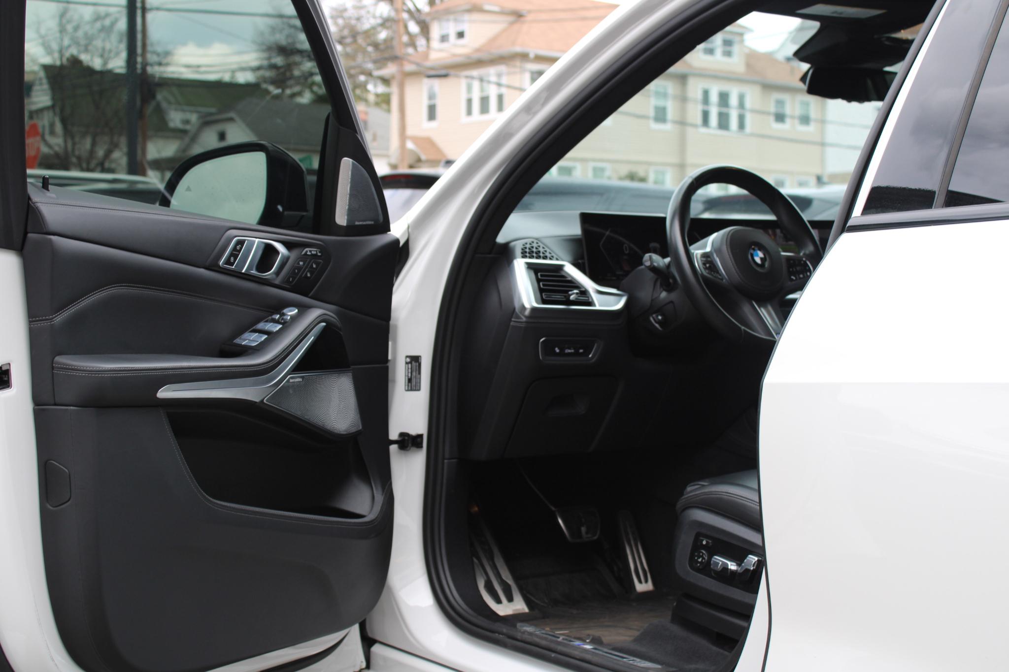 BMW X7 xDrive40i Sports Activity Vehicle 2023