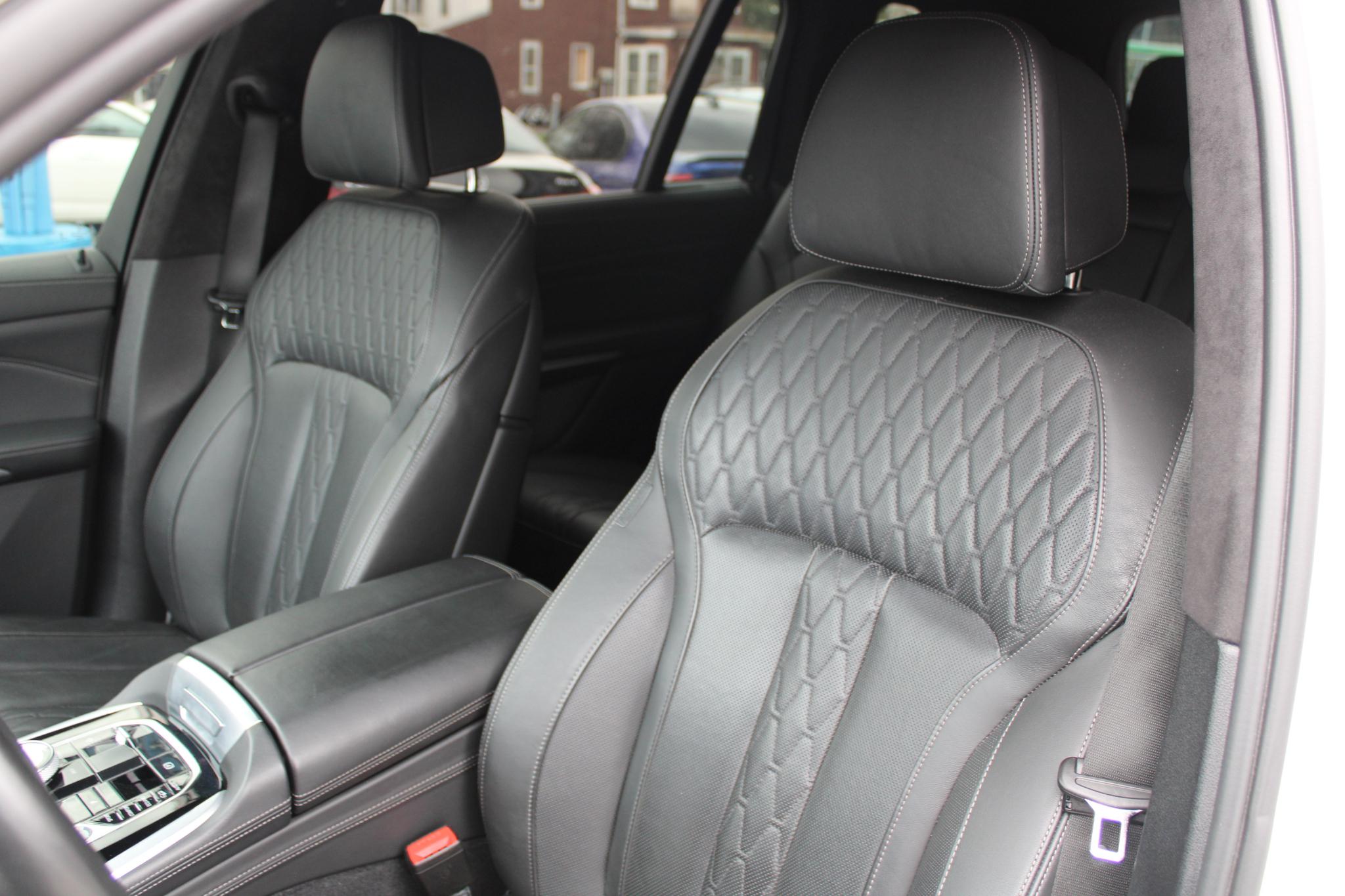 BMW X7 xDrive40i Sports Activity Vehicle 2023