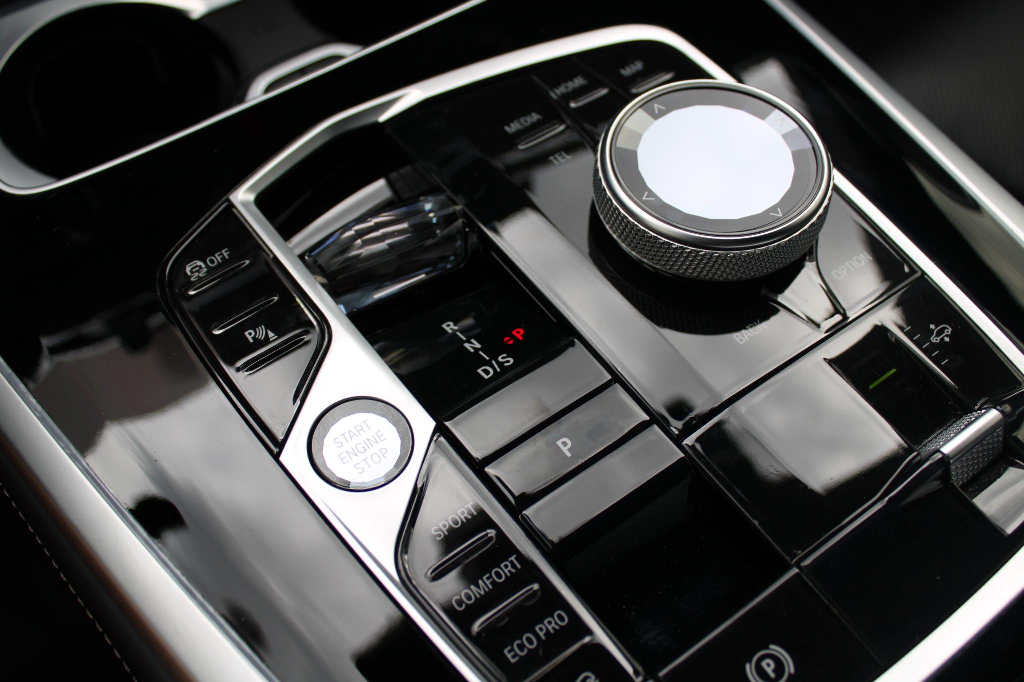 BMW X7 xDrive40i Sports Activity Vehicle 2023