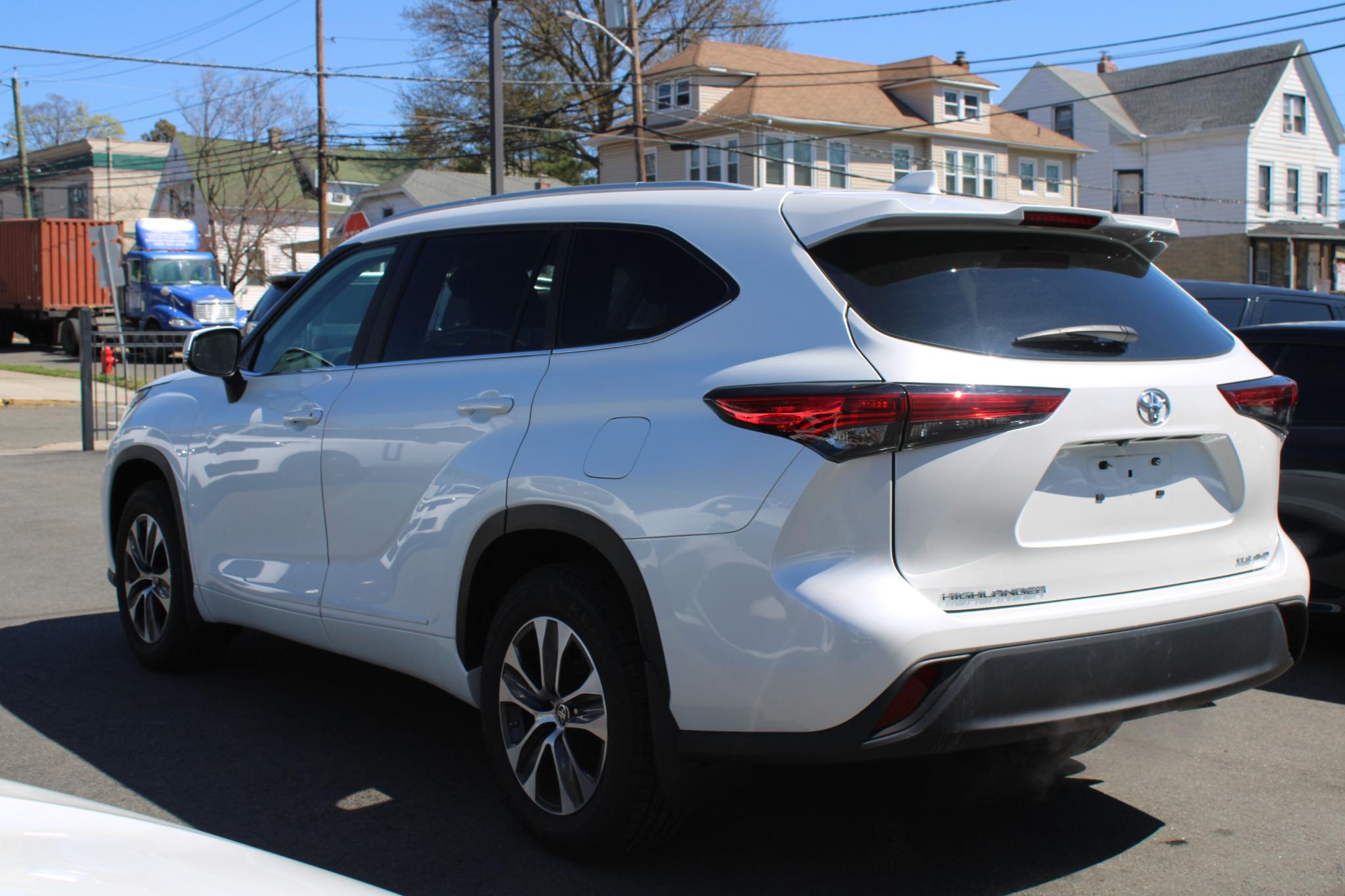 Toyota Highlander Platinum AWD (Natl) 2023