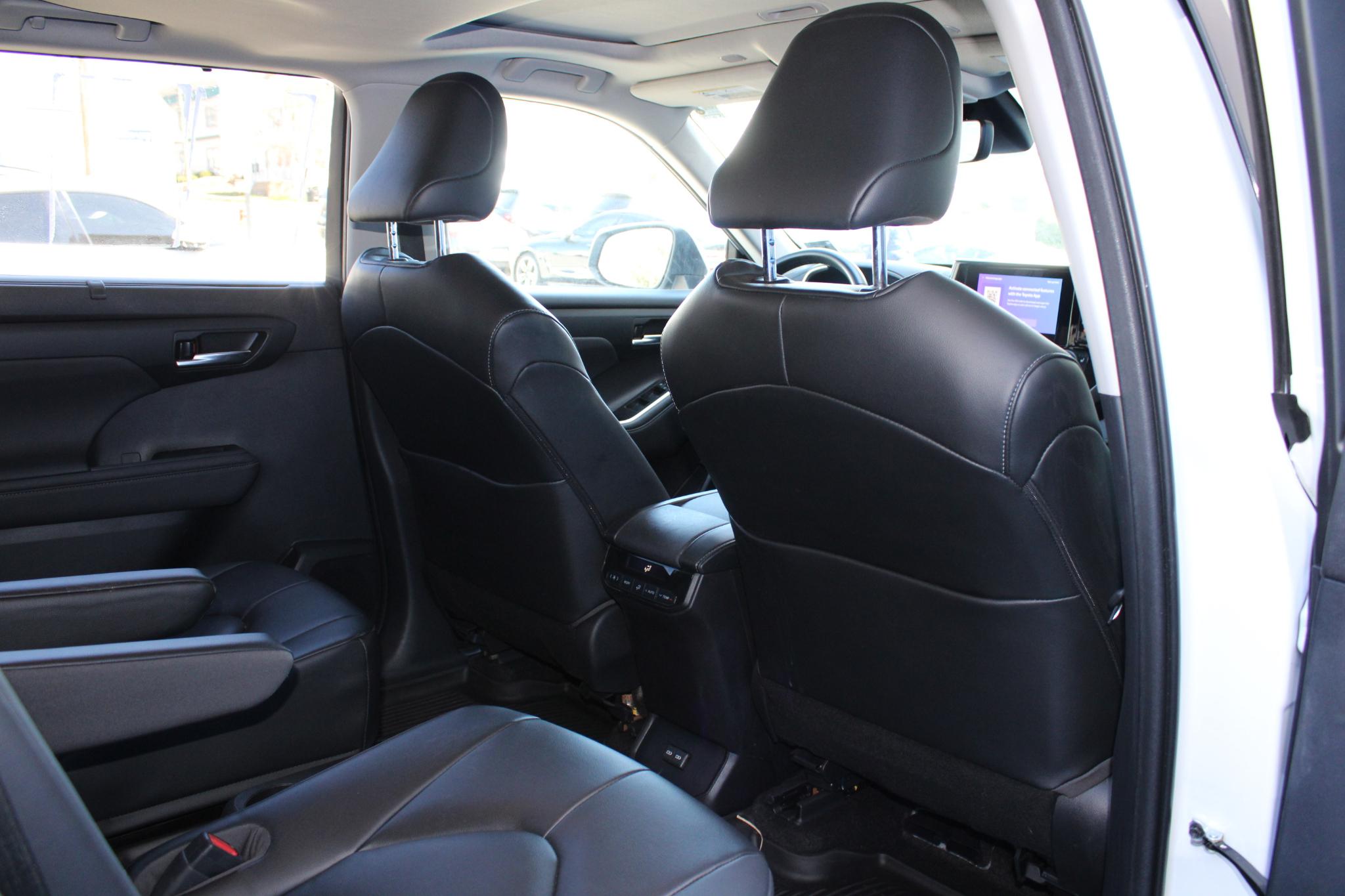 Toyota Highlander Platinum AWD (Natl) 2023