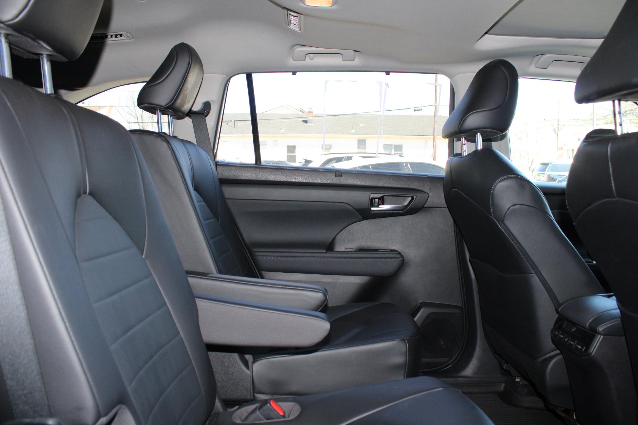 Toyota Highlander Platinum AWD (Natl) 2023