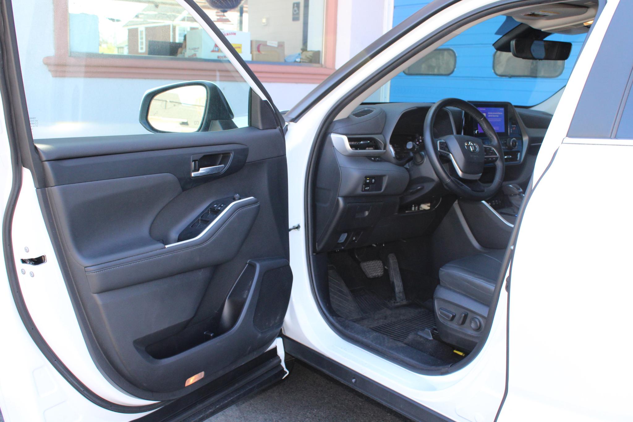 Toyota Highlander Platinum AWD (Natl) 2023