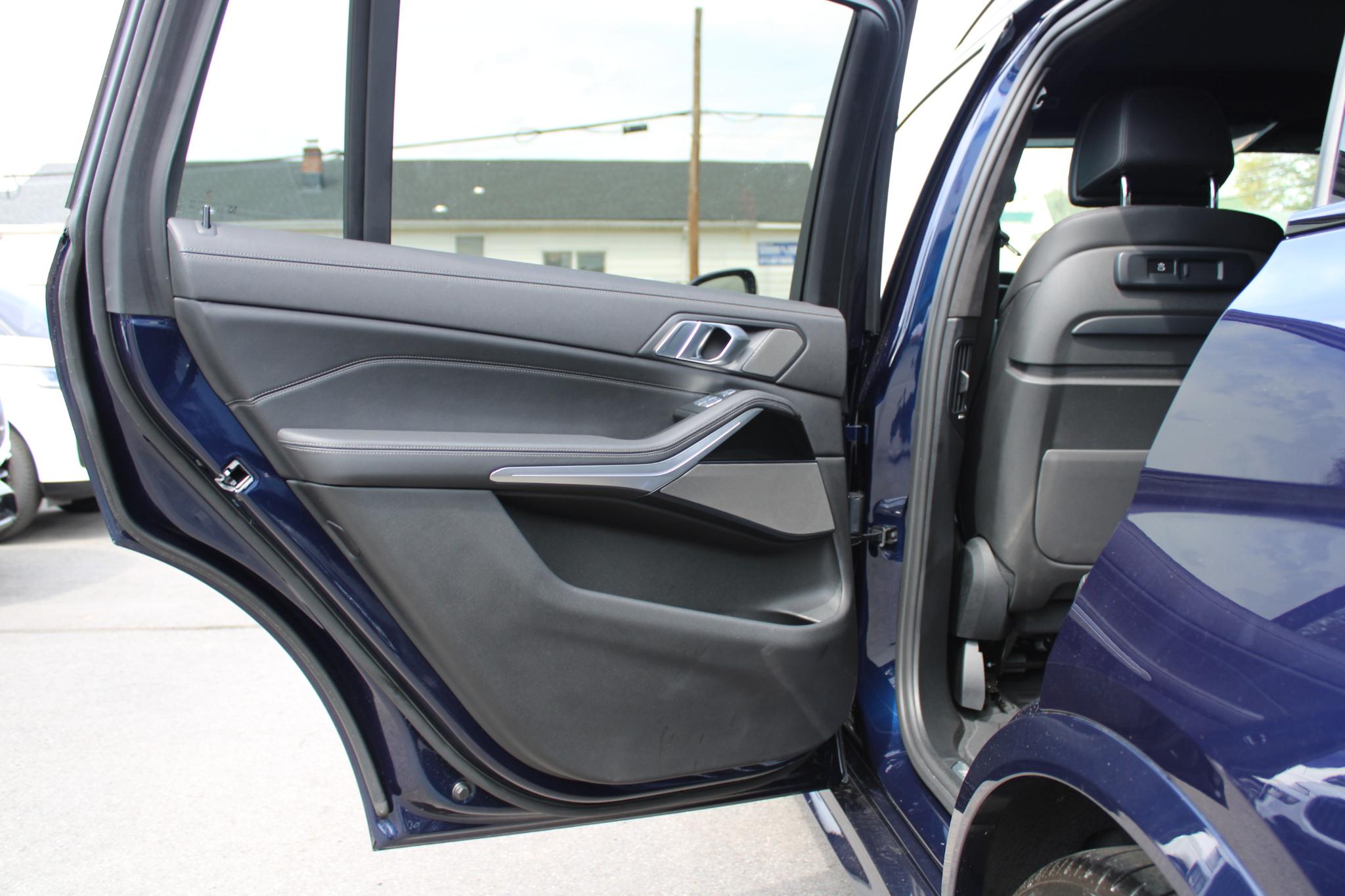 BMW X7 xDrive40i Sports Activity Vehicle 2021