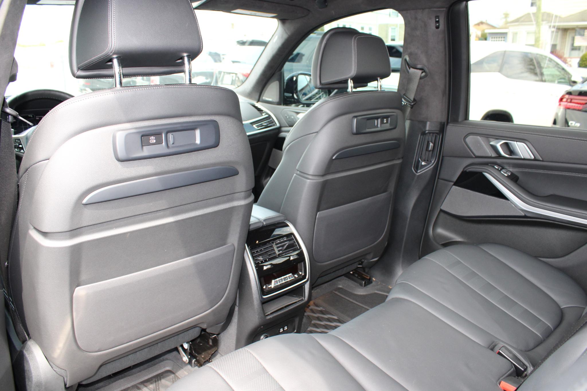 BMW X7 xDrive40i Sports Activity Vehicle 2021