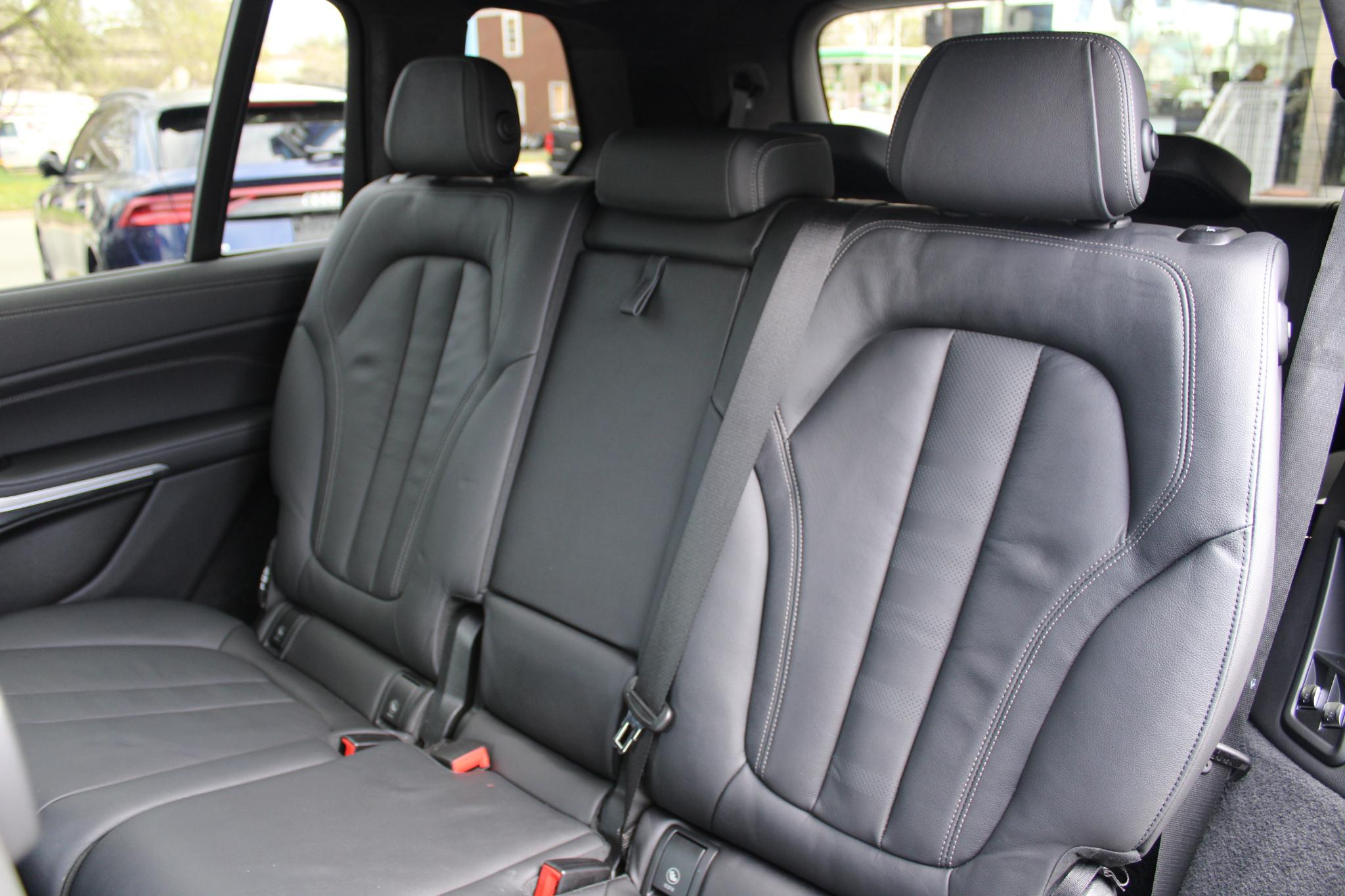 BMW X7 xDrive40i Sports Activity Vehicle 2021