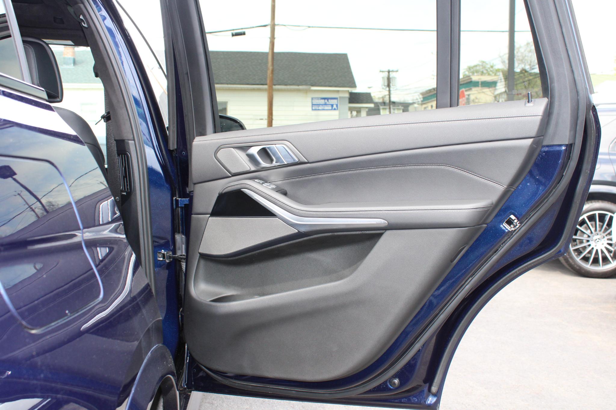 BMW X7 xDrive40i Sports Activity Vehicle 2021