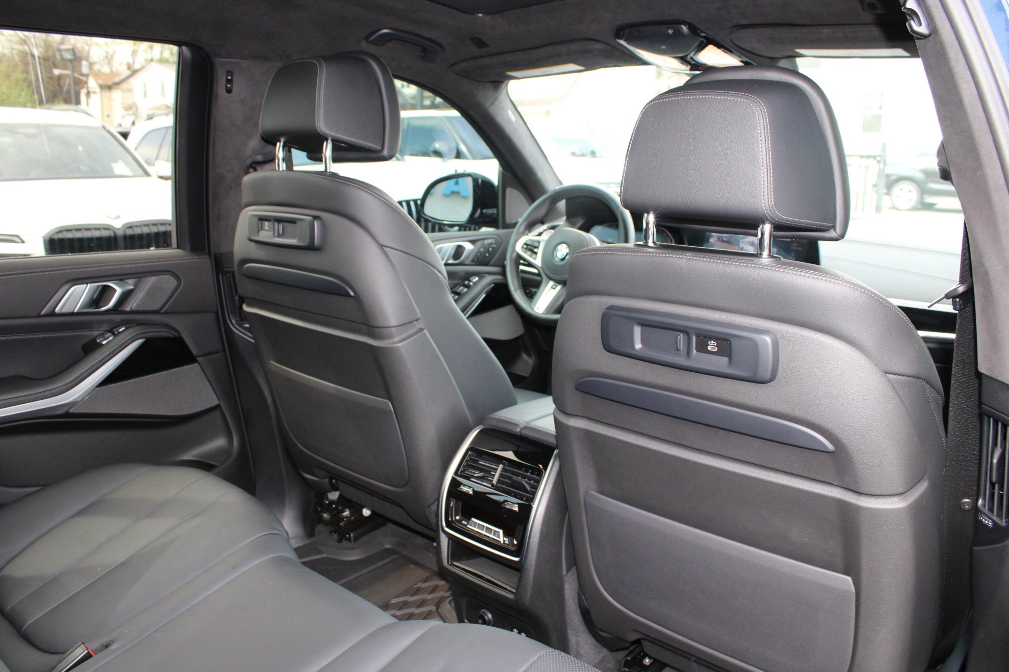 BMW X7 xDrive40i Sports Activity Vehicle 2021