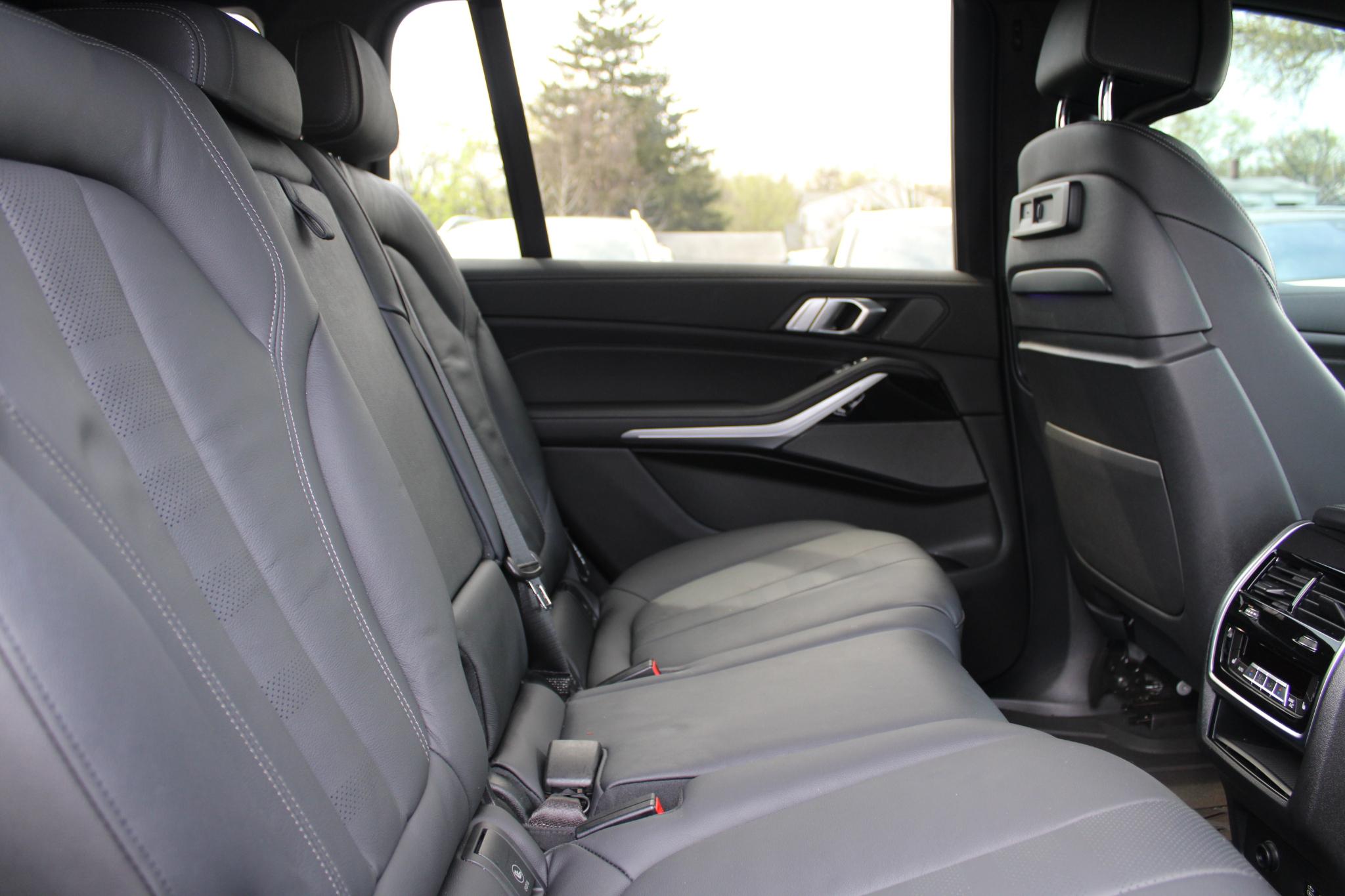 BMW X7 xDrive40i Sports Activity Vehicle 2021