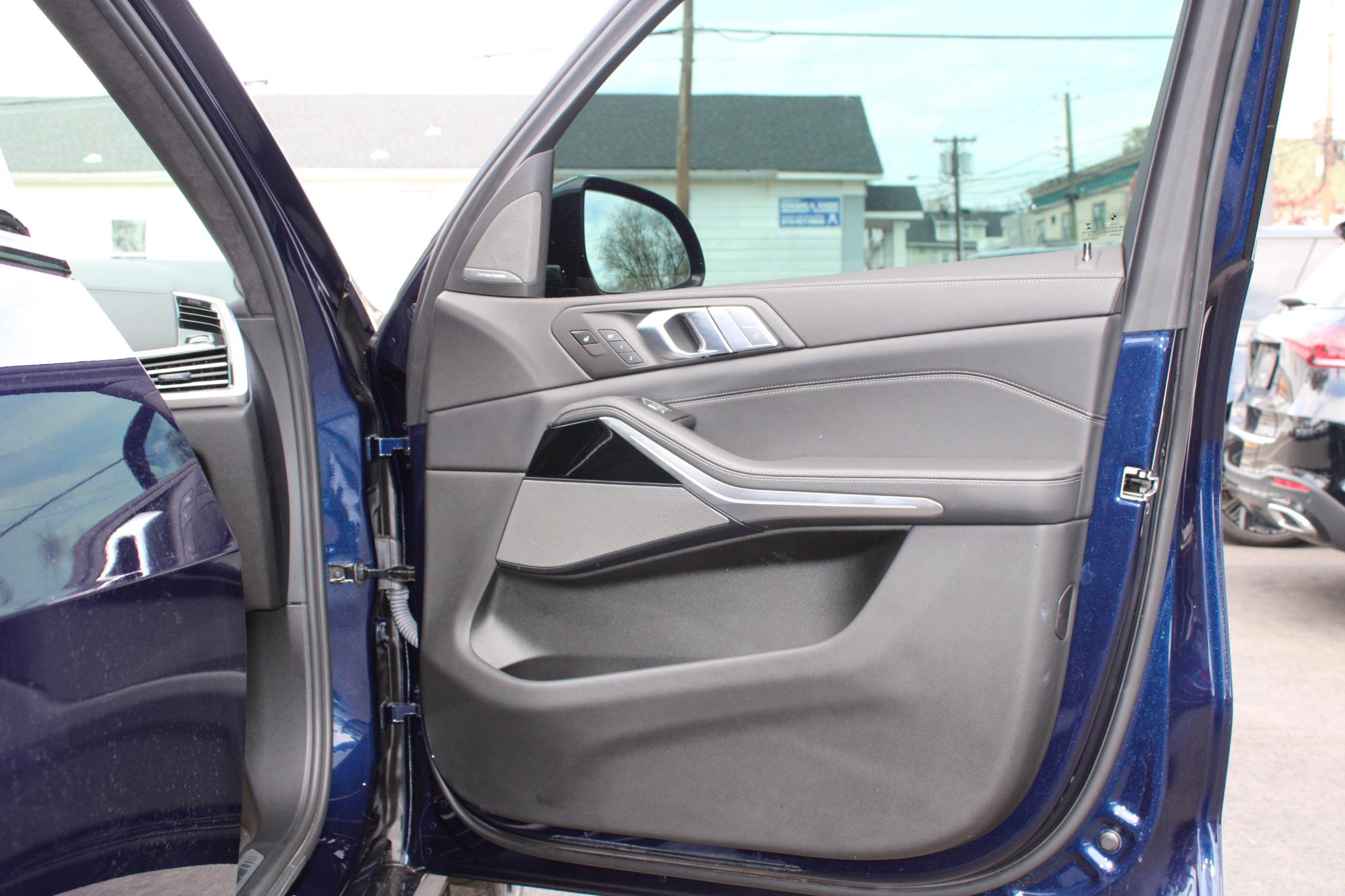 BMW X7 xDrive40i Sports Activity Vehicle 2021