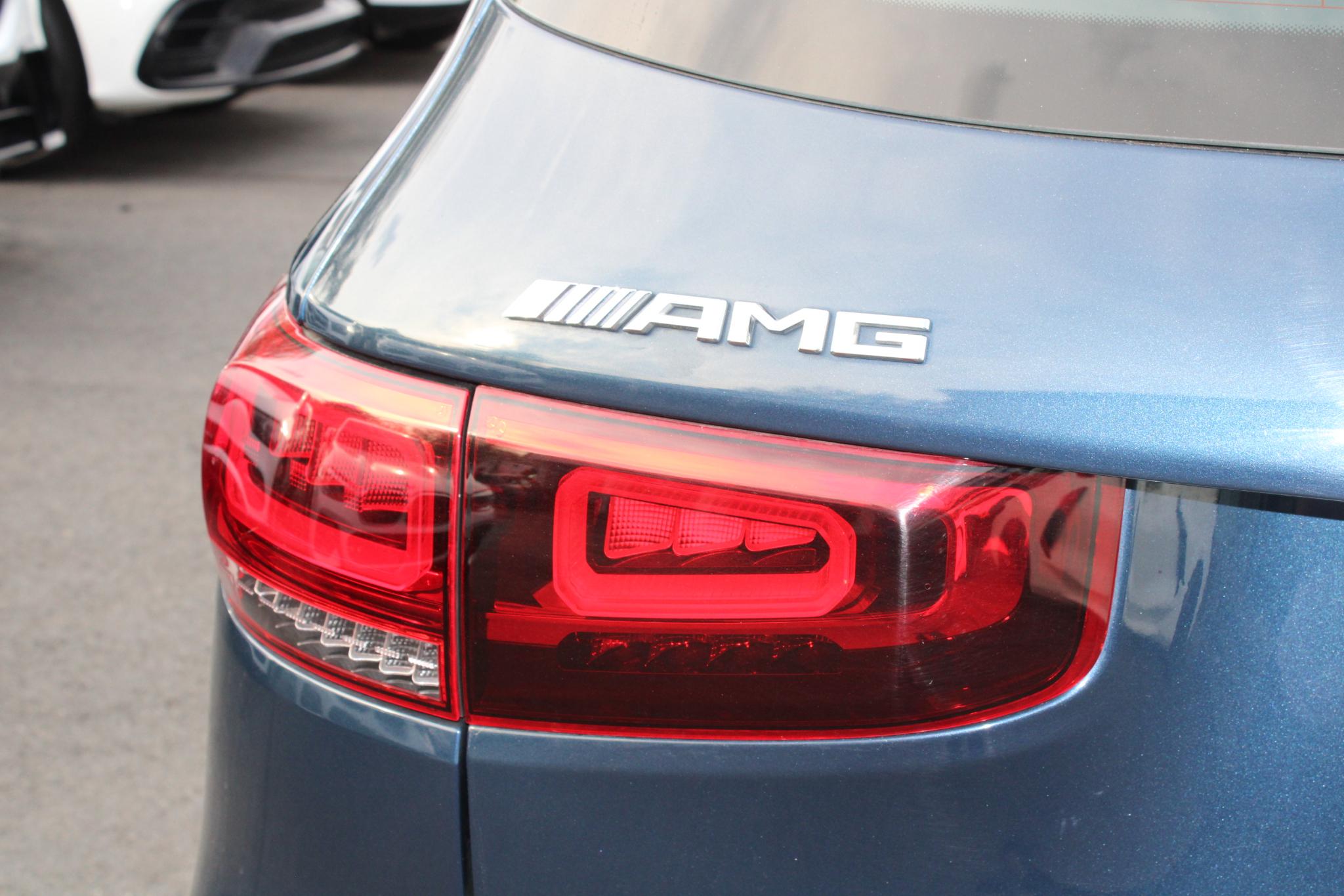 Mercedes-Benz GLB AMG GLB 35 4MATIC SUV 2022