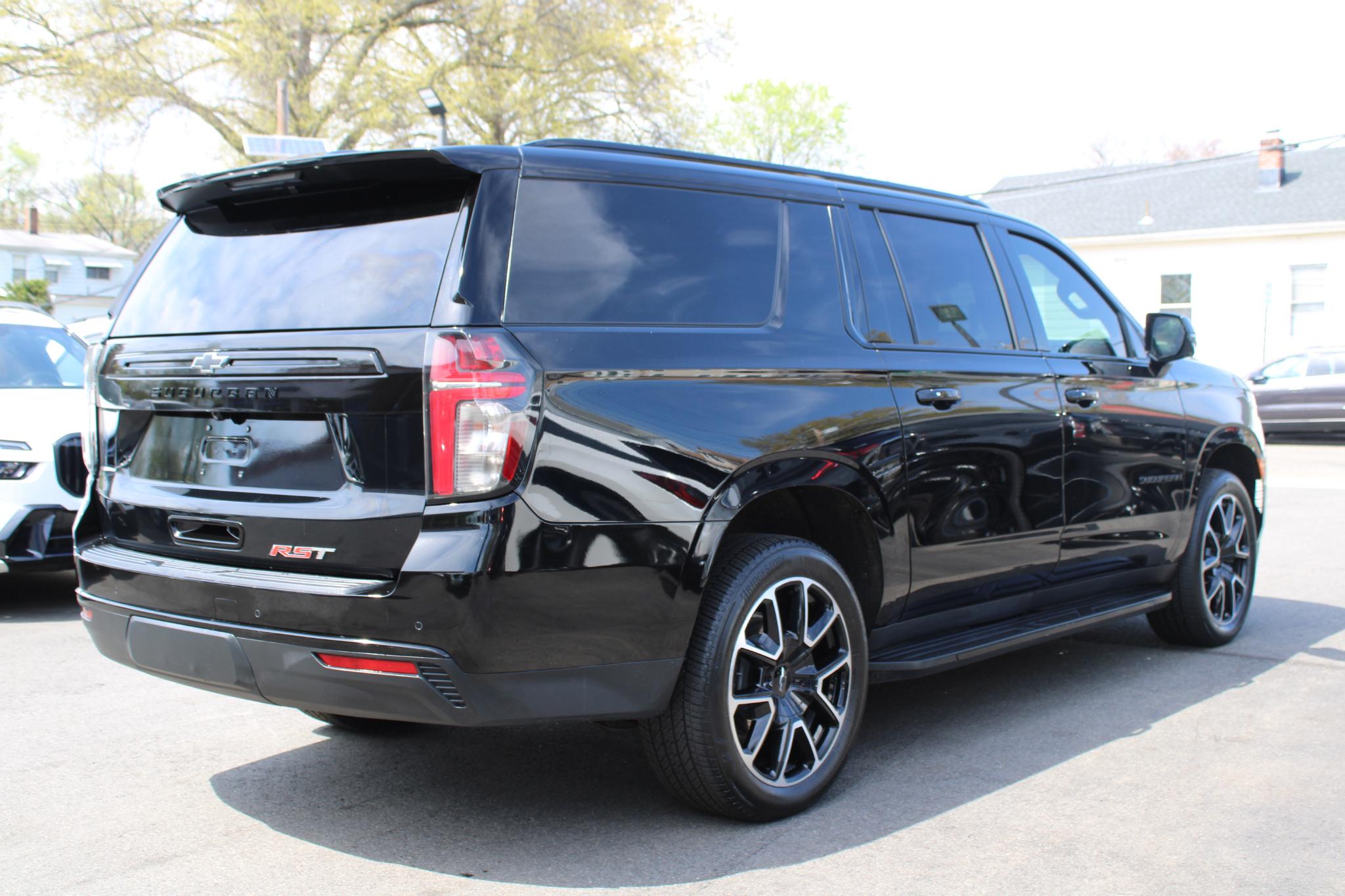 Chevrolet Suburban 4WD 4dr RST 2024