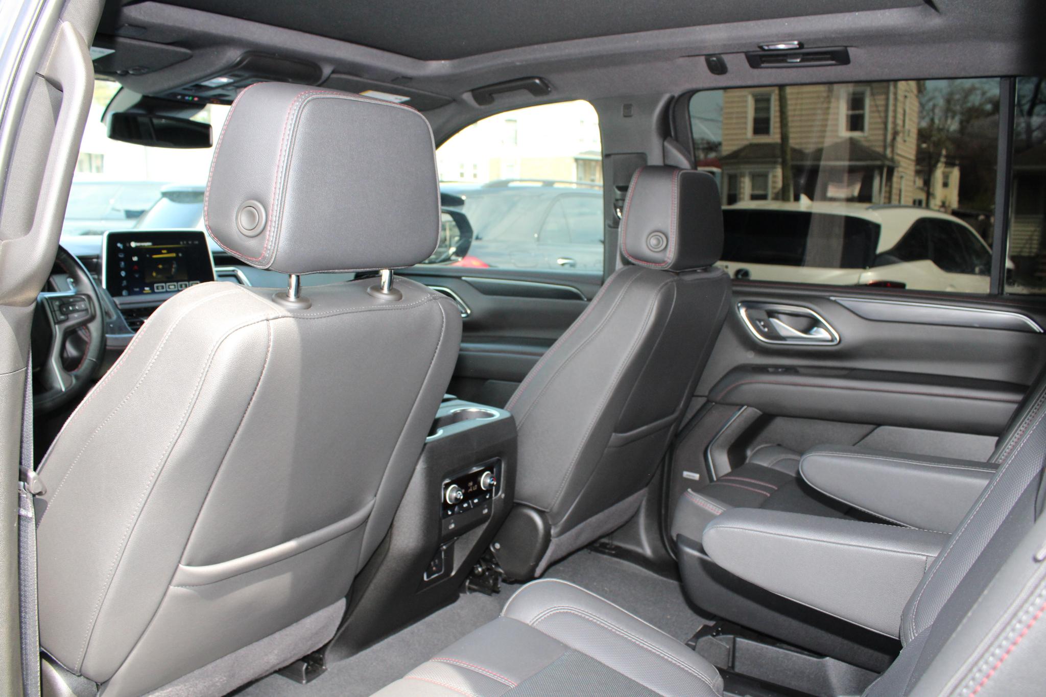 Chevrolet Suburban 4WD 4dr RST 2024