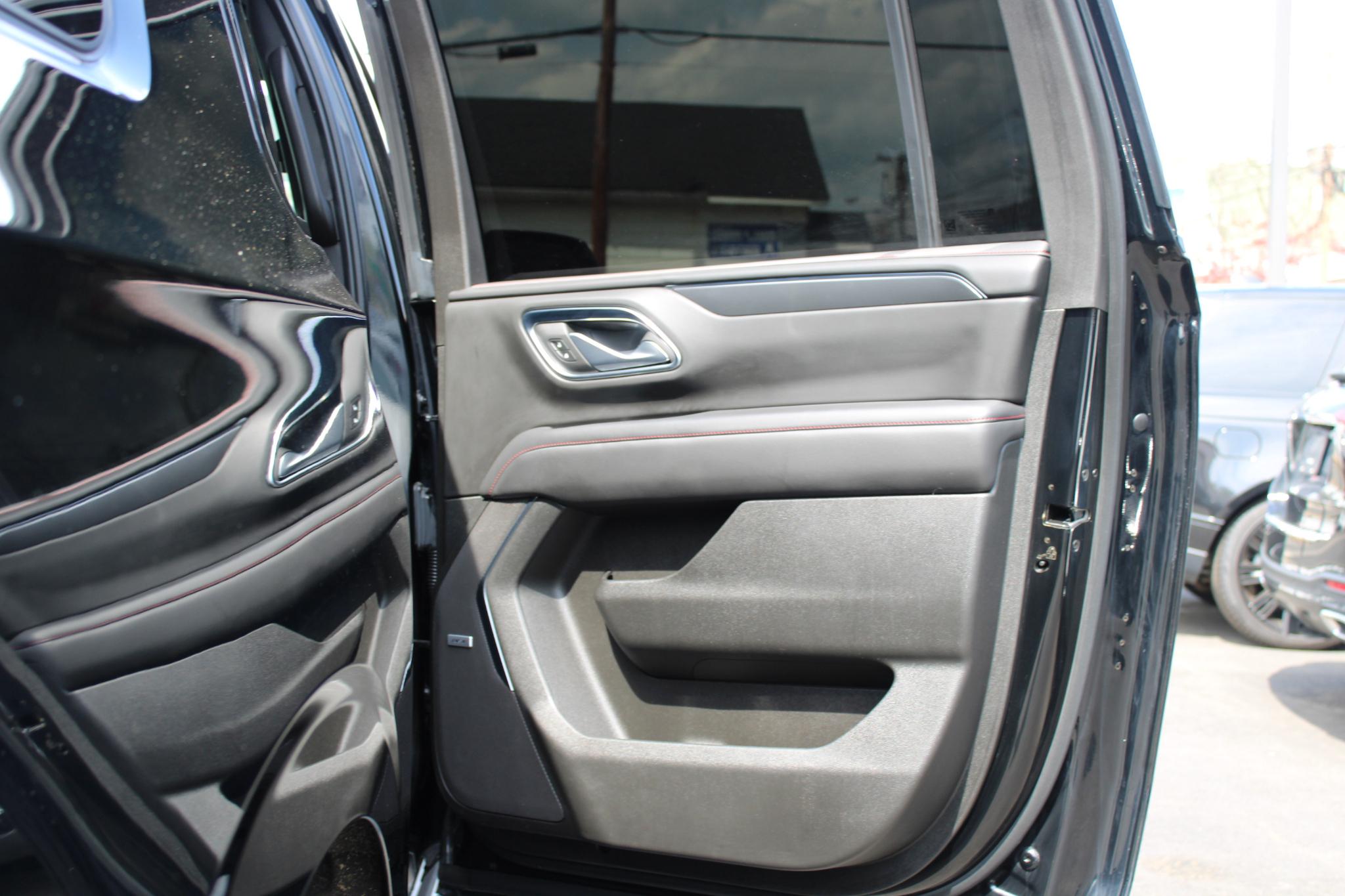 Chevrolet Suburban 4WD 4dr RST 2024