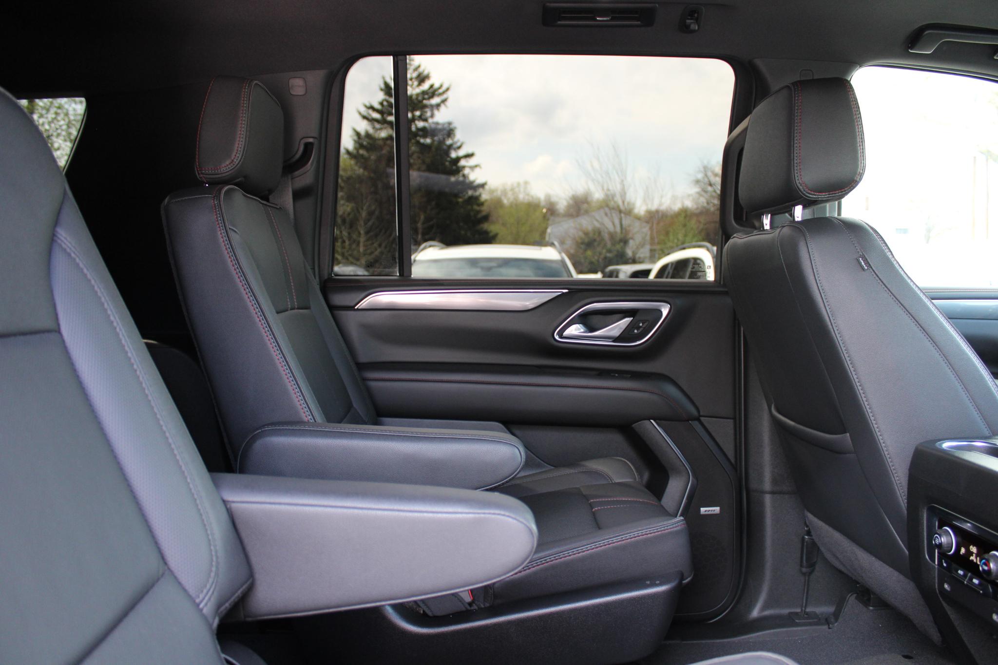 Chevrolet Suburban 4WD 4dr RST 2024