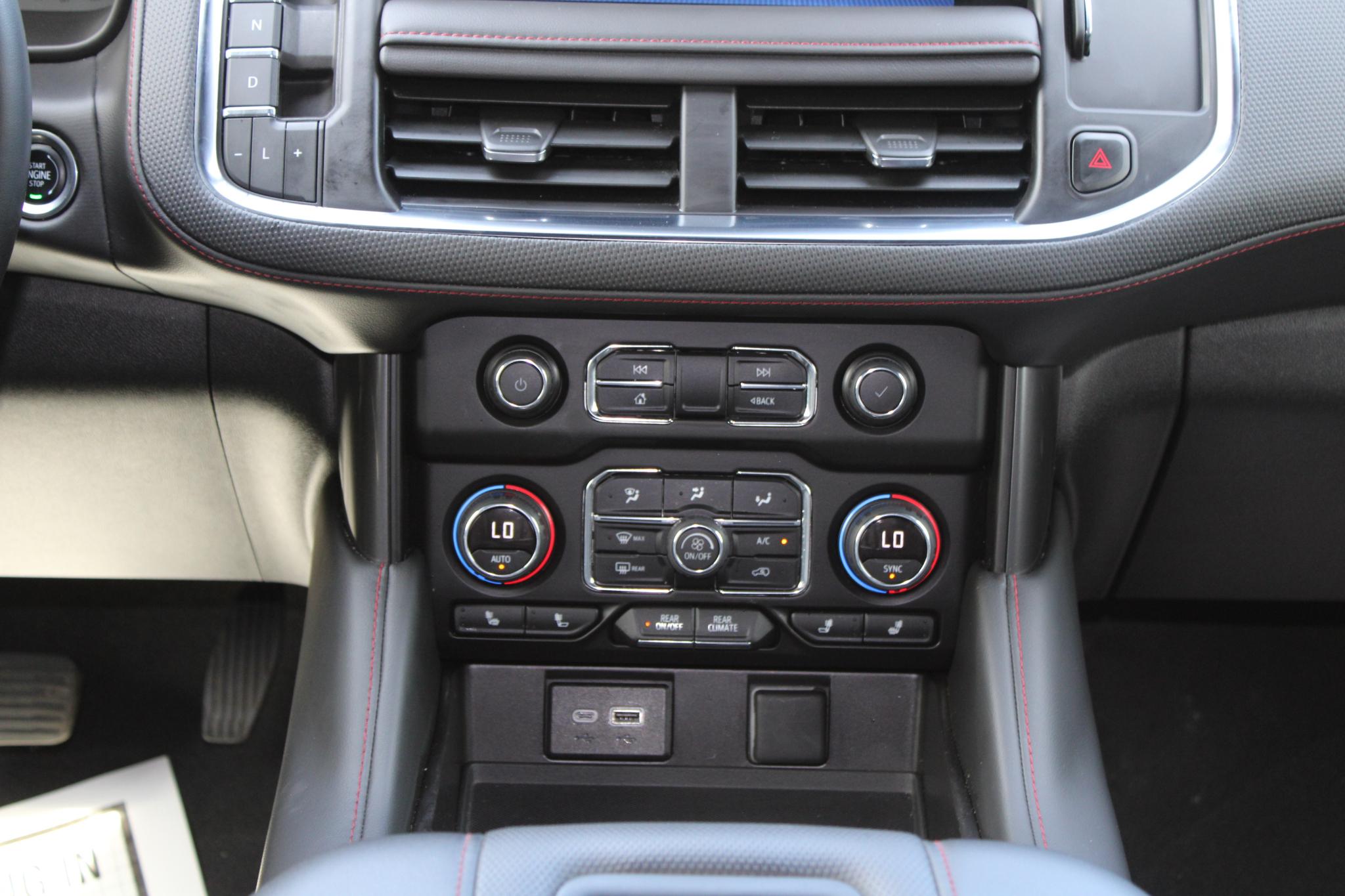 Chevrolet Suburban 4WD 4dr RST 2024