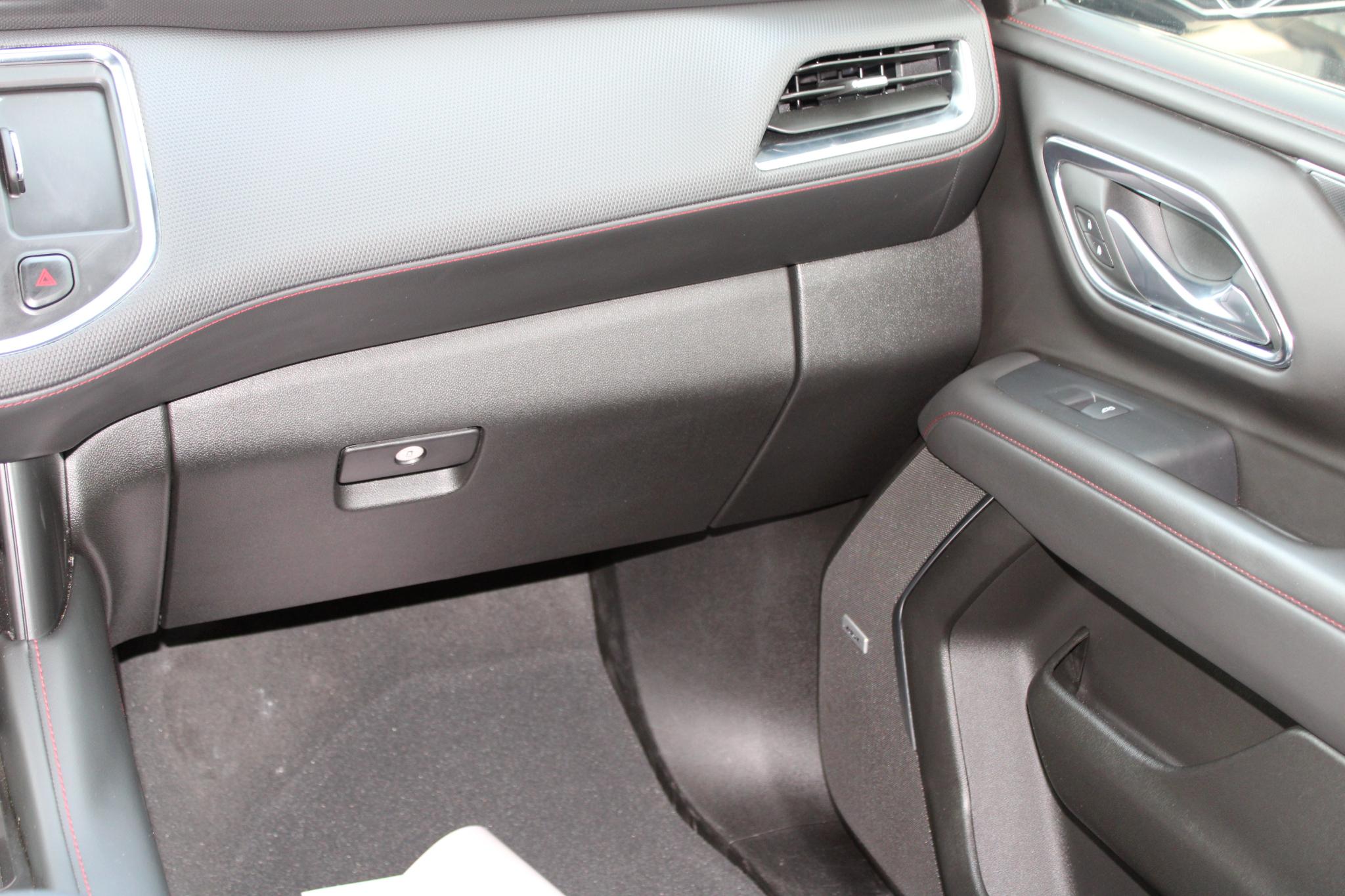 Chevrolet Suburban 4WD 4dr RST 2024