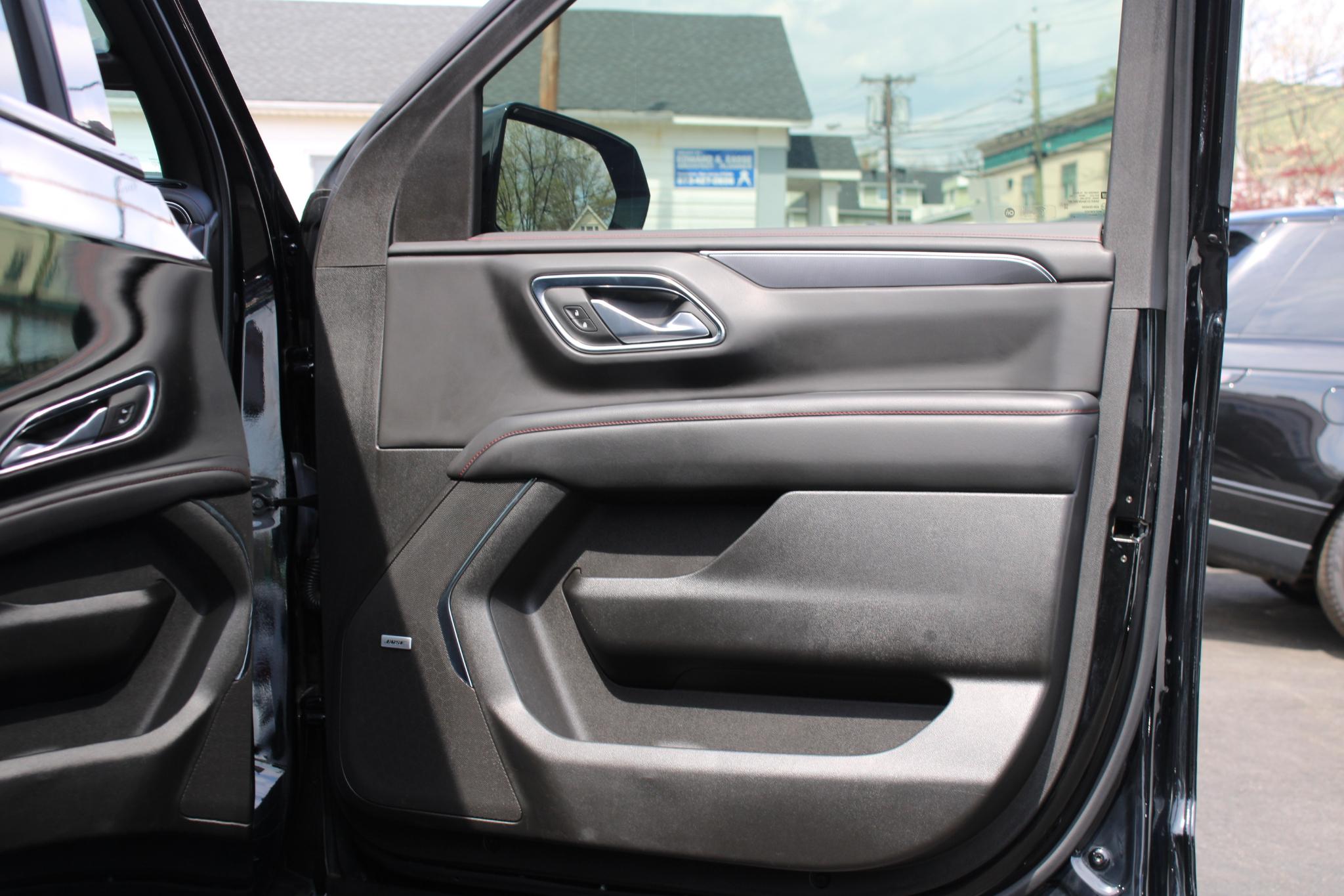 Chevrolet Suburban 4WD 4dr RST 2024