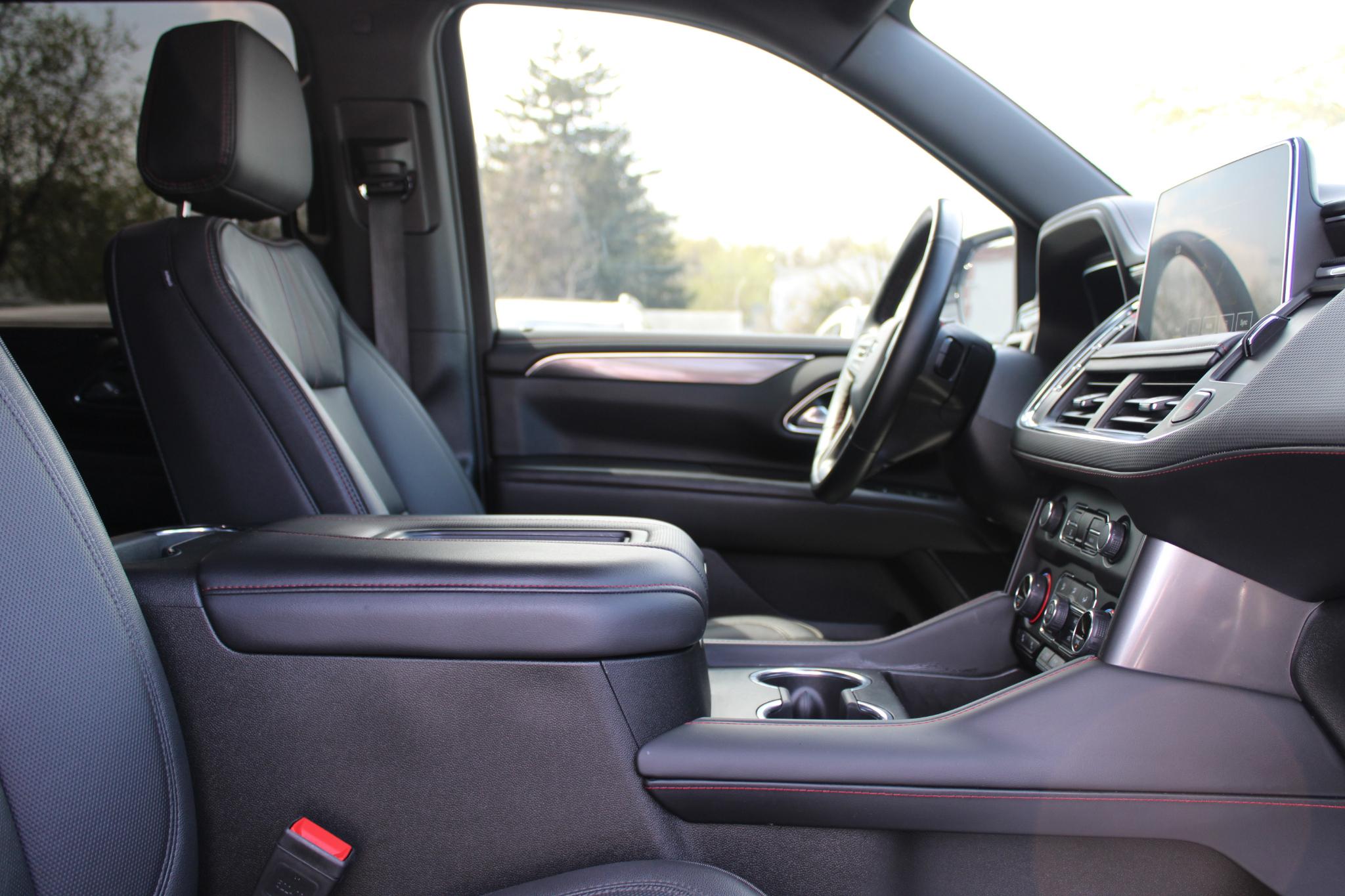 Chevrolet Suburban 4WD 4dr RST 2024