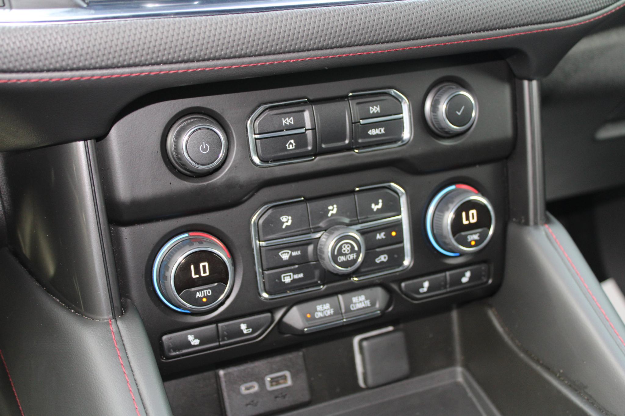 Chevrolet Suburban 4WD 4dr RST 2024