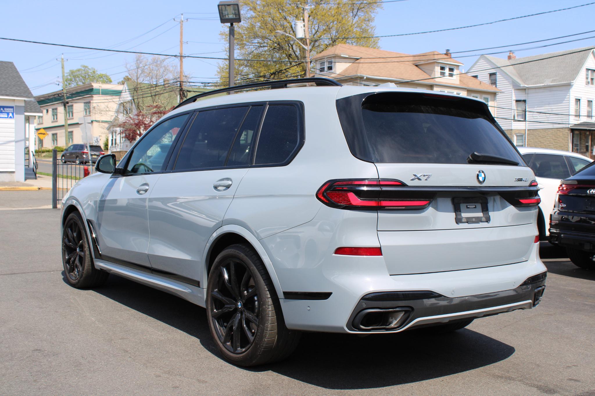 BMW X7 xDrive40i Sports Activity Vehicle 2024