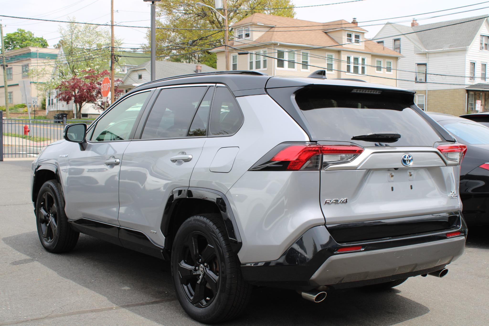 Toyota RAV4 Hybrid XSE AWD (Natl) 2020