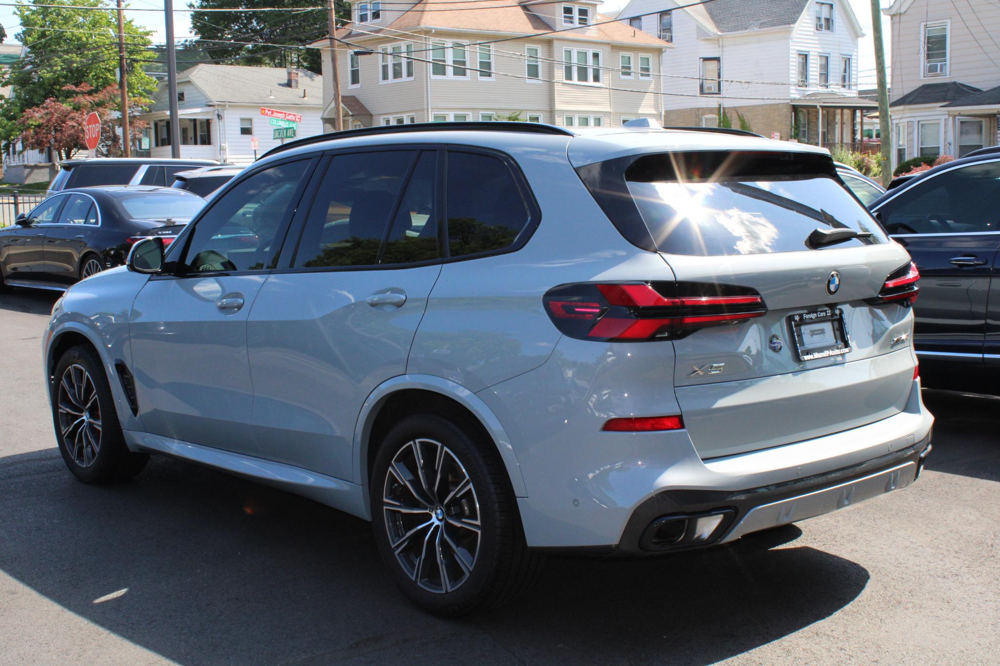 BMW X5 xDrive40i Sports Activity Vehicle 2025