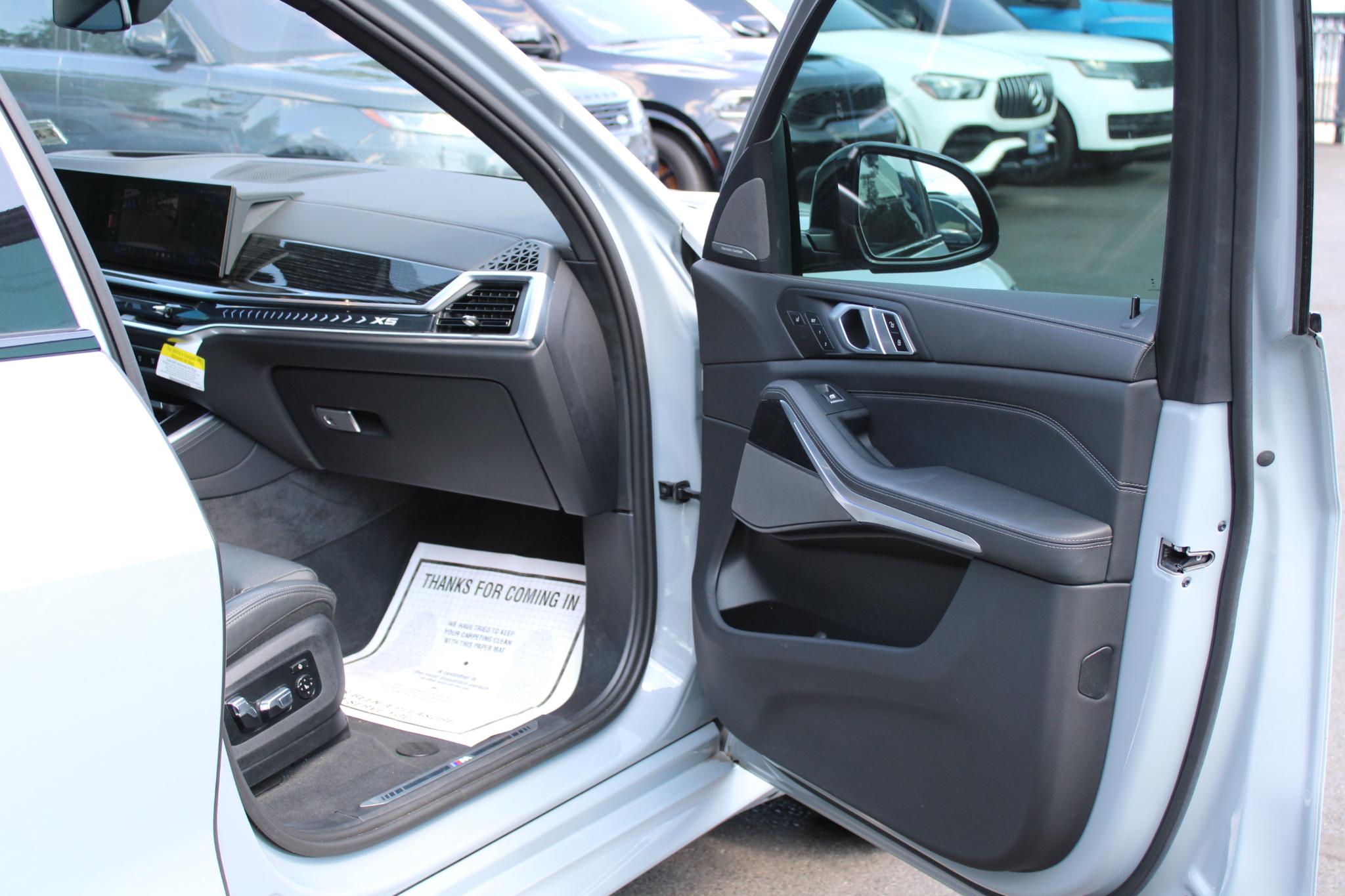 BMW X5 xDrive40i Sports Activity Vehicle 2025