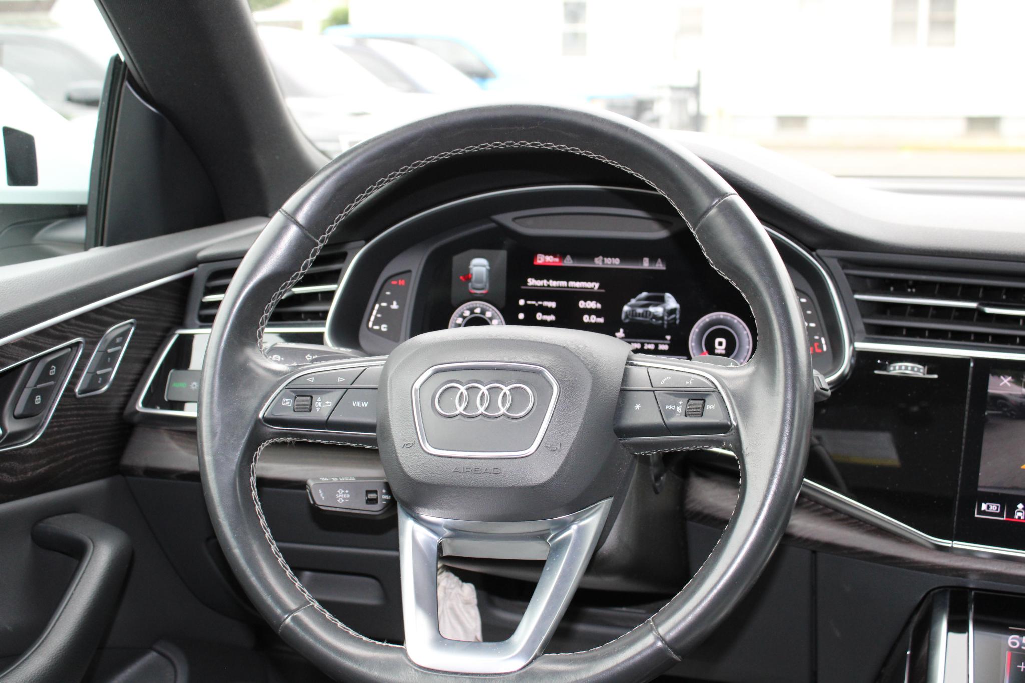 Audi Q8 Premium Plus 55 TFSI quattro 2021