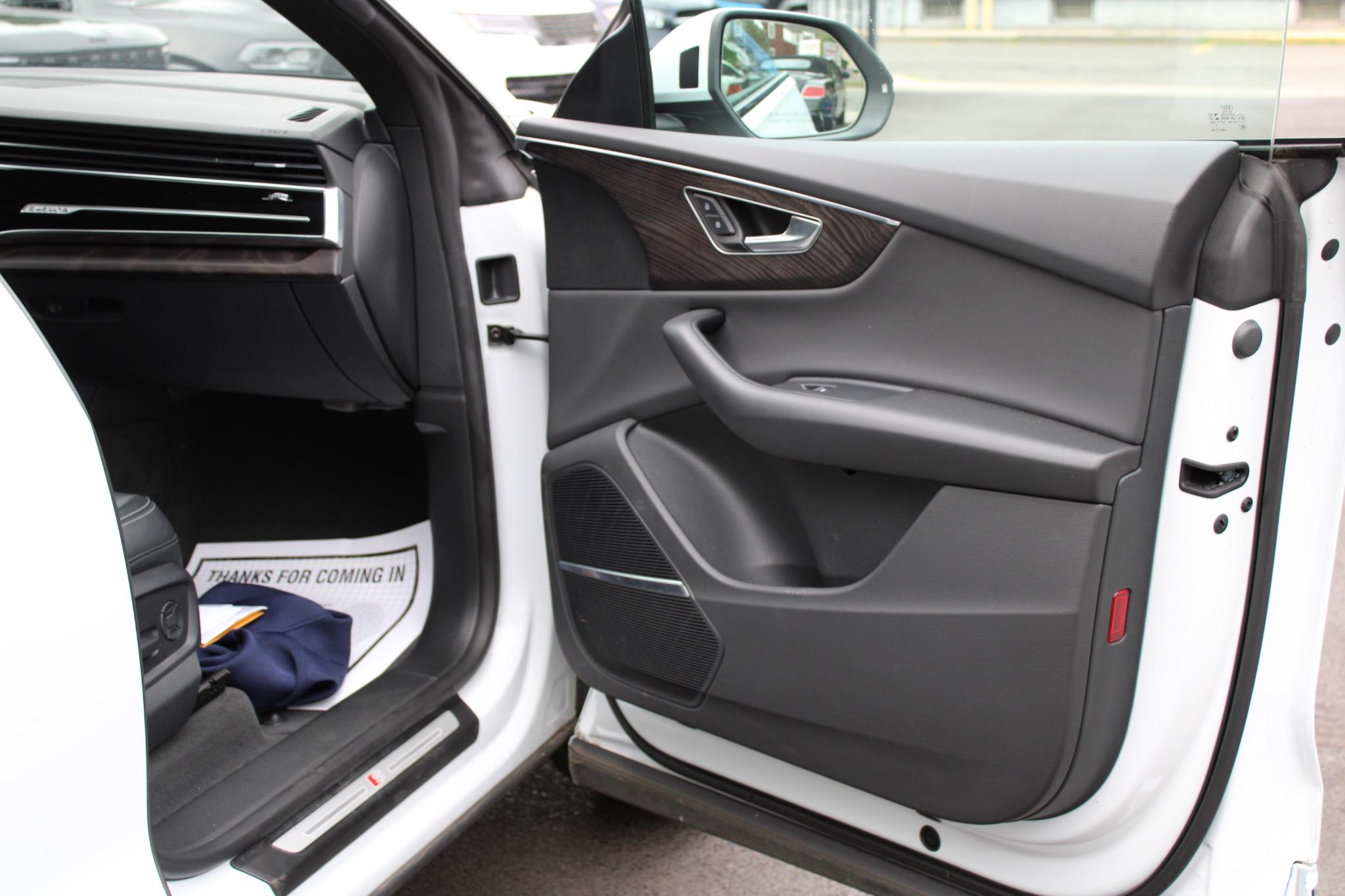 Audi Q8 Premium Plus 55 TFSI quattro 2021