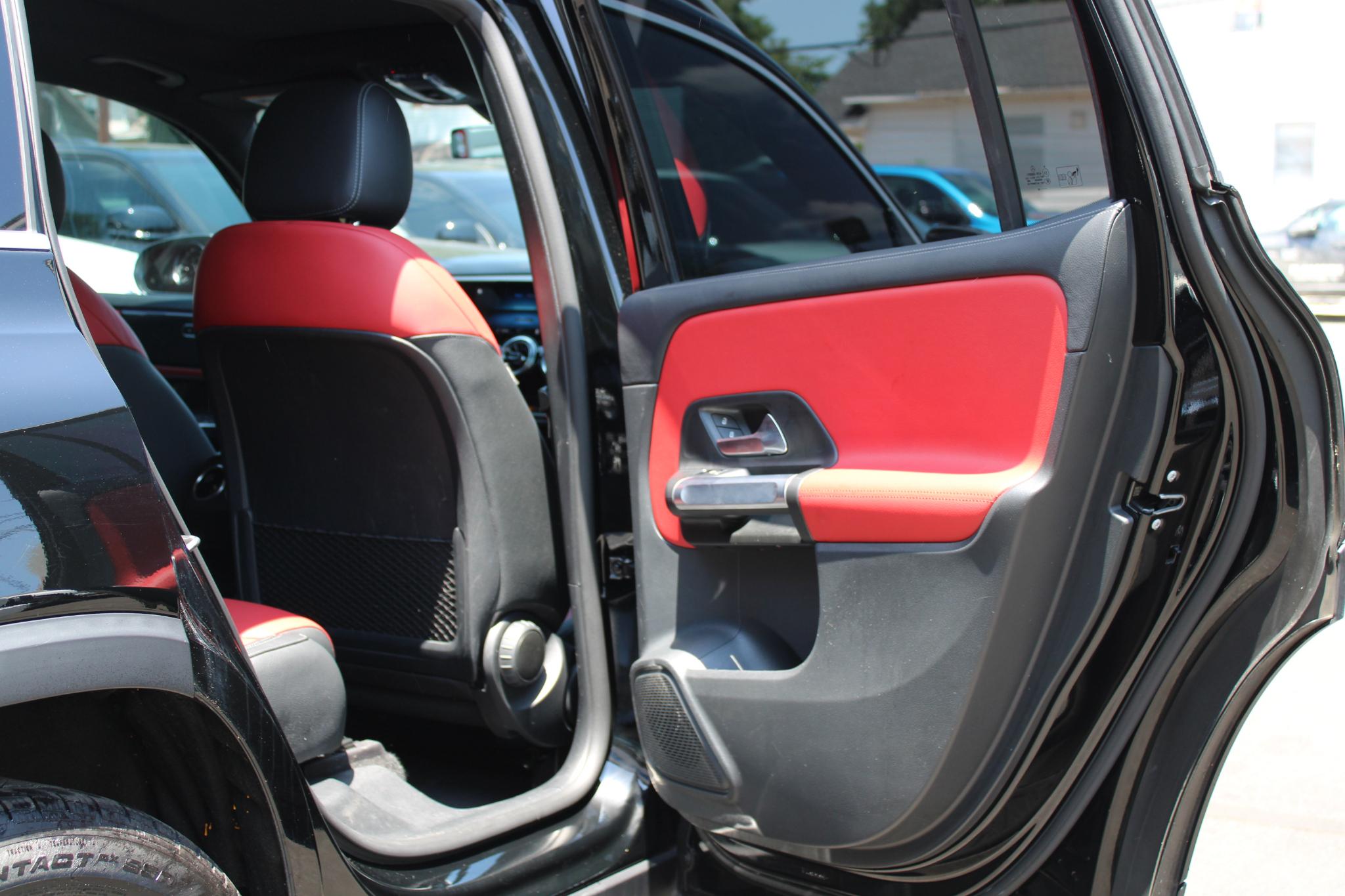 Mercedes-Benz GLB GLB 250 4MATIC SUV 2022