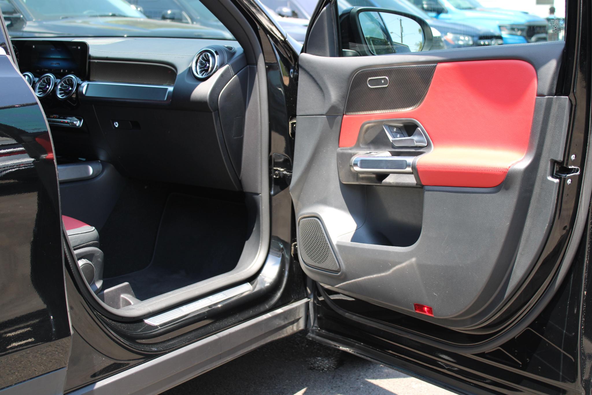 Mercedes-Benz GLB GLB 250 4MATIC SUV 2022