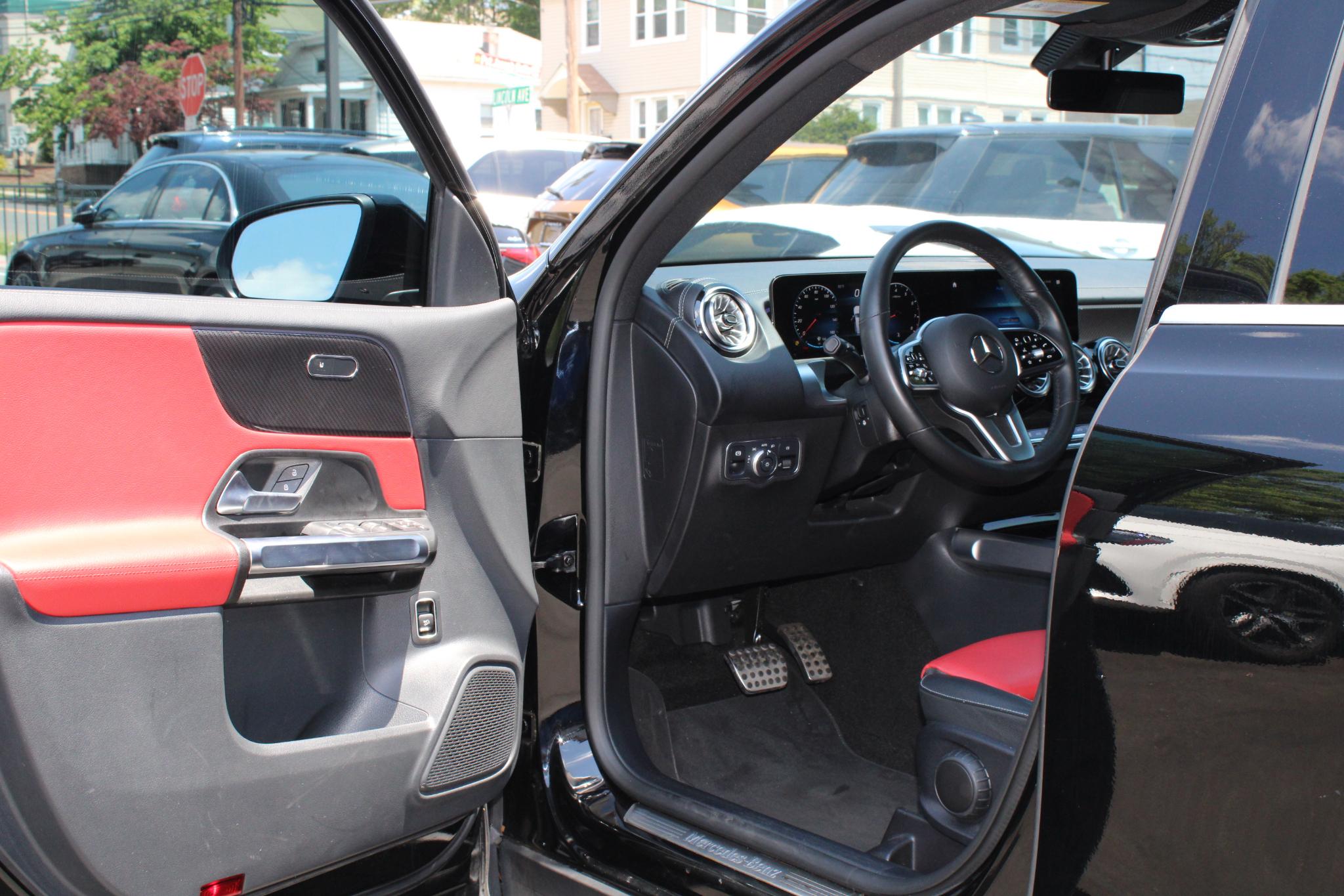 Mercedes-Benz GLB GLB 250 4MATIC SUV 2022