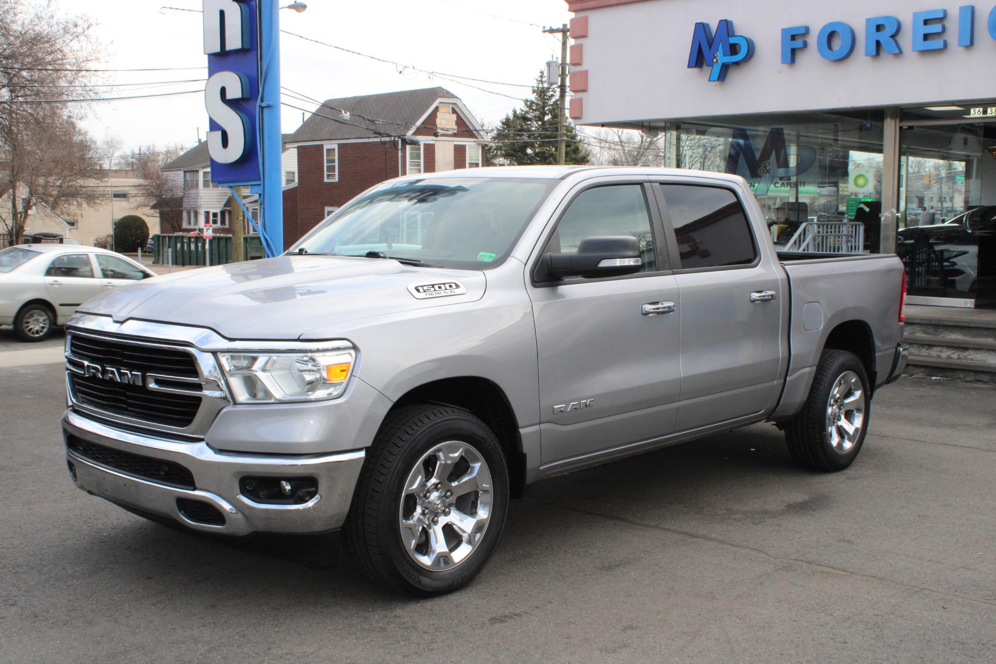 RAM 1500 Big Horn 4x4 Crew Cab 5'7" Box 2020