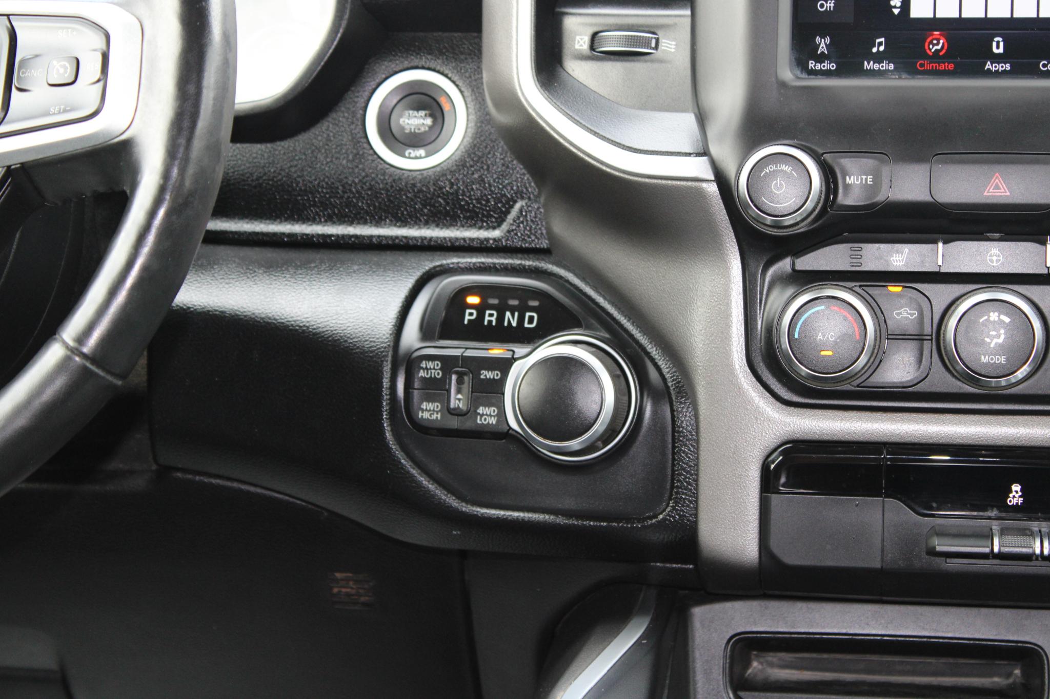 RAM 1500 Big Horn 4x4 Crew Cab 5'7" Box 2020
