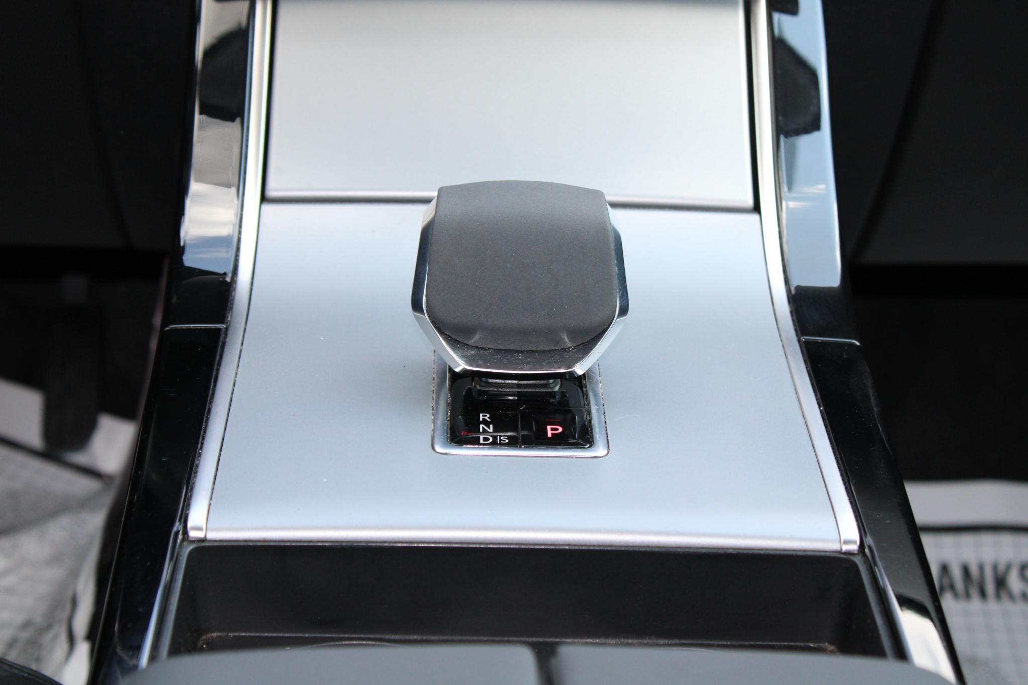 Land Rover Range Rover Velar P250 S 2024