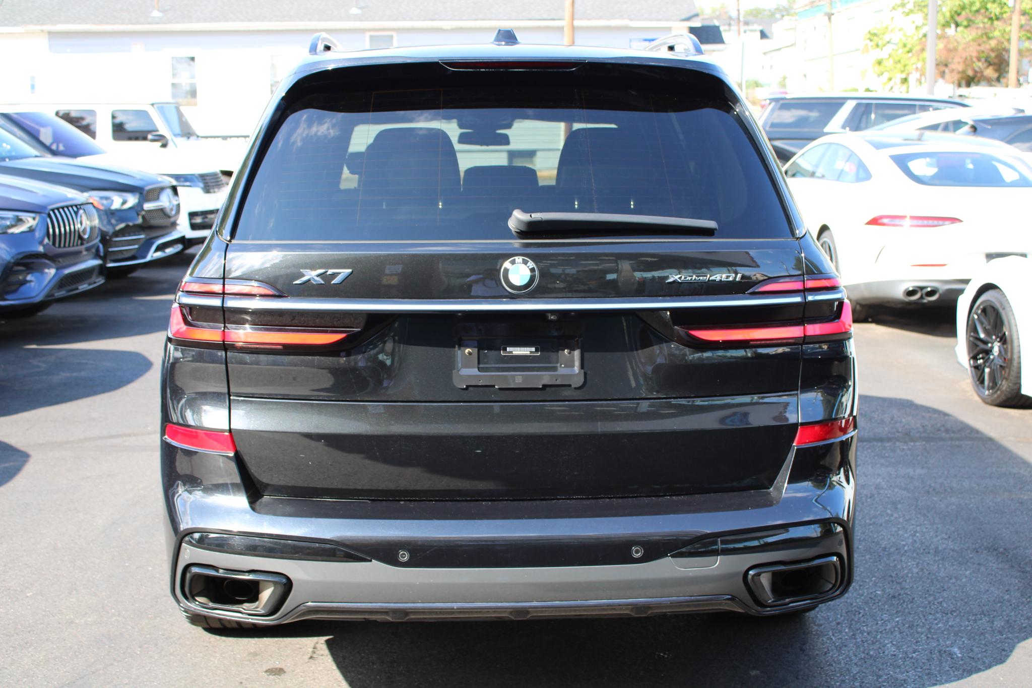 BMW X7 xDrive40i Sports Activity Vehicle 2023