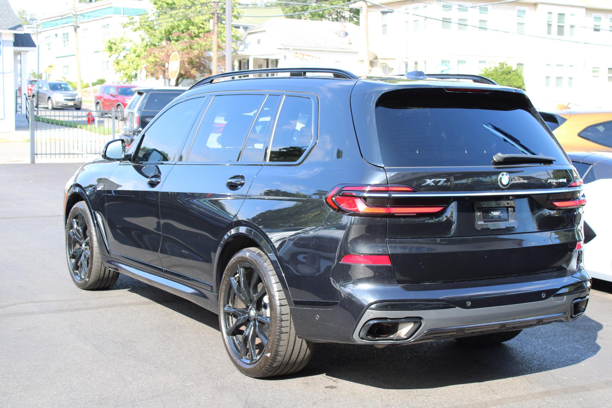 BMW X7 xDrive40i Sports Activity Vehicle 2023