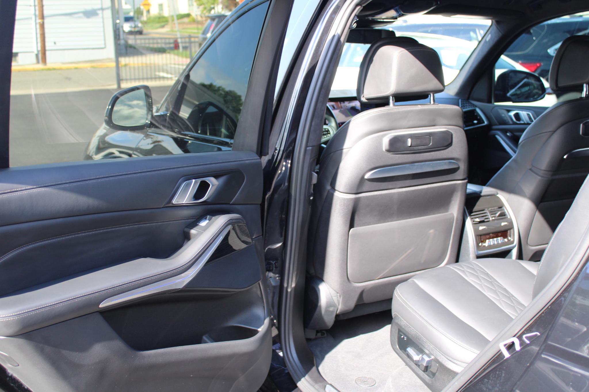 BMW X7 xDrive40i Sports Activity Vehicle 2023