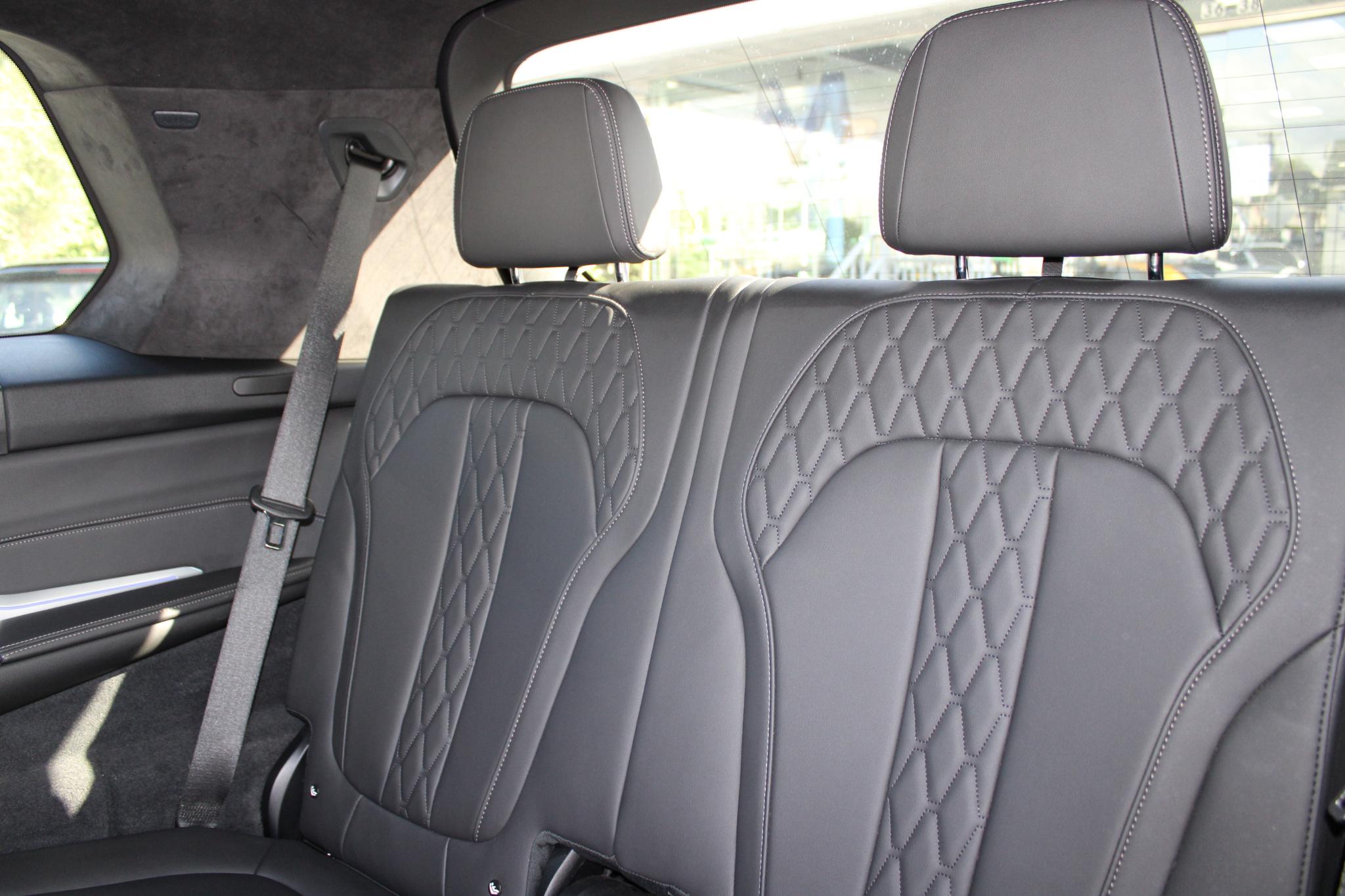 BMW X7 xDrive40i Sports Activity Vehicle 2023