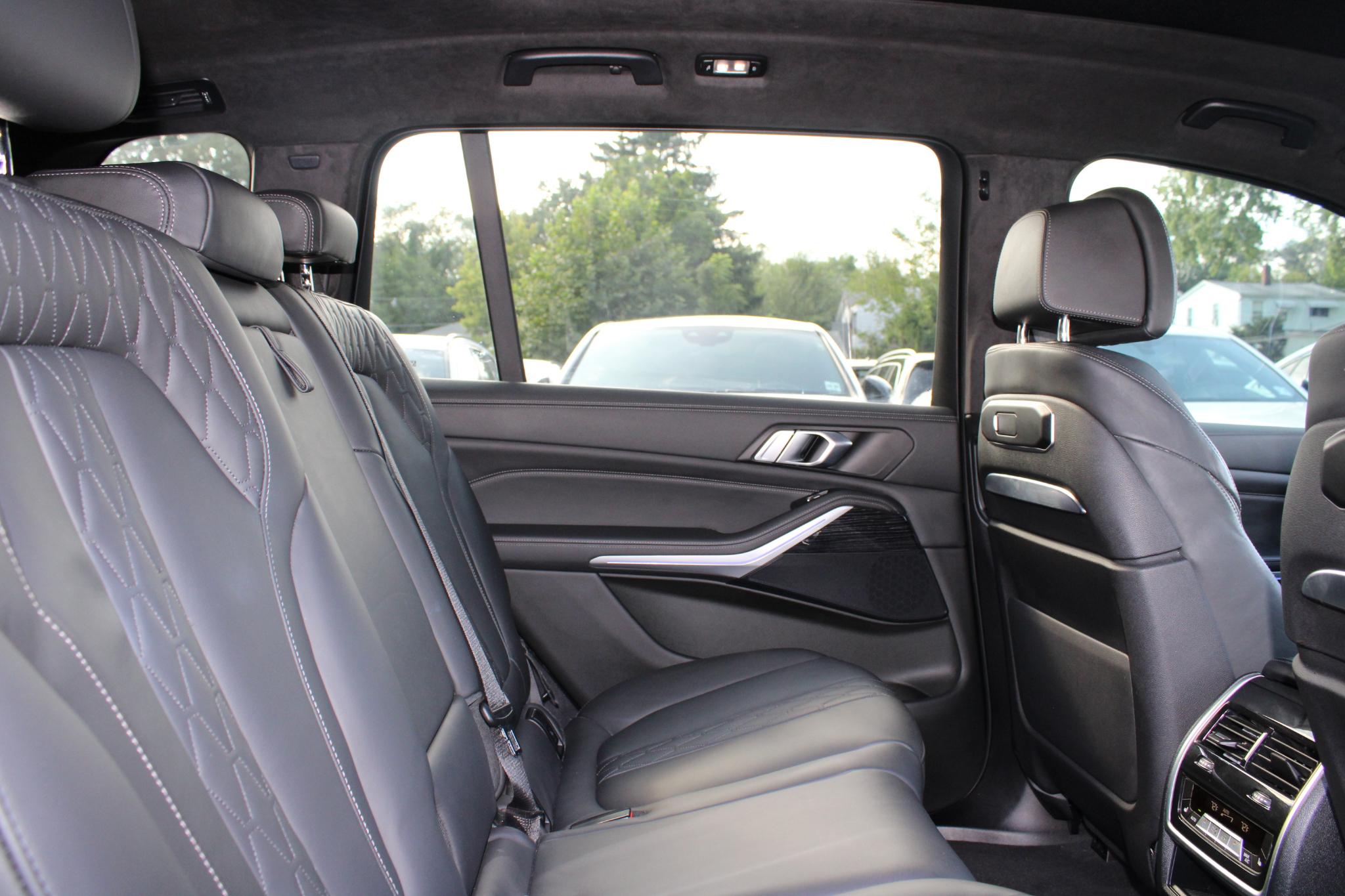 BMW X7 xDrive40i Sports Activity Vehicle 2023