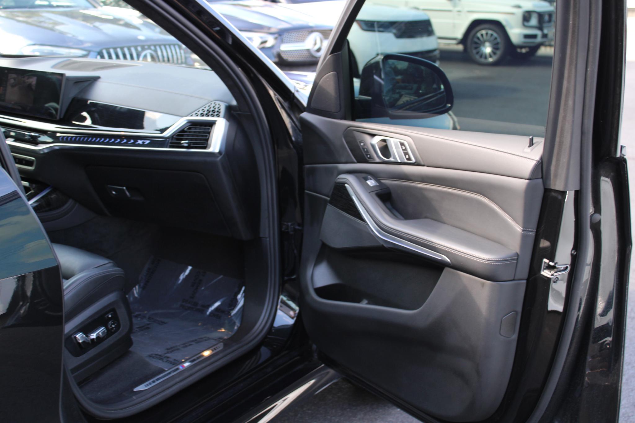 BMW X7 xDrive40i Sports Activity Vehicle 2023