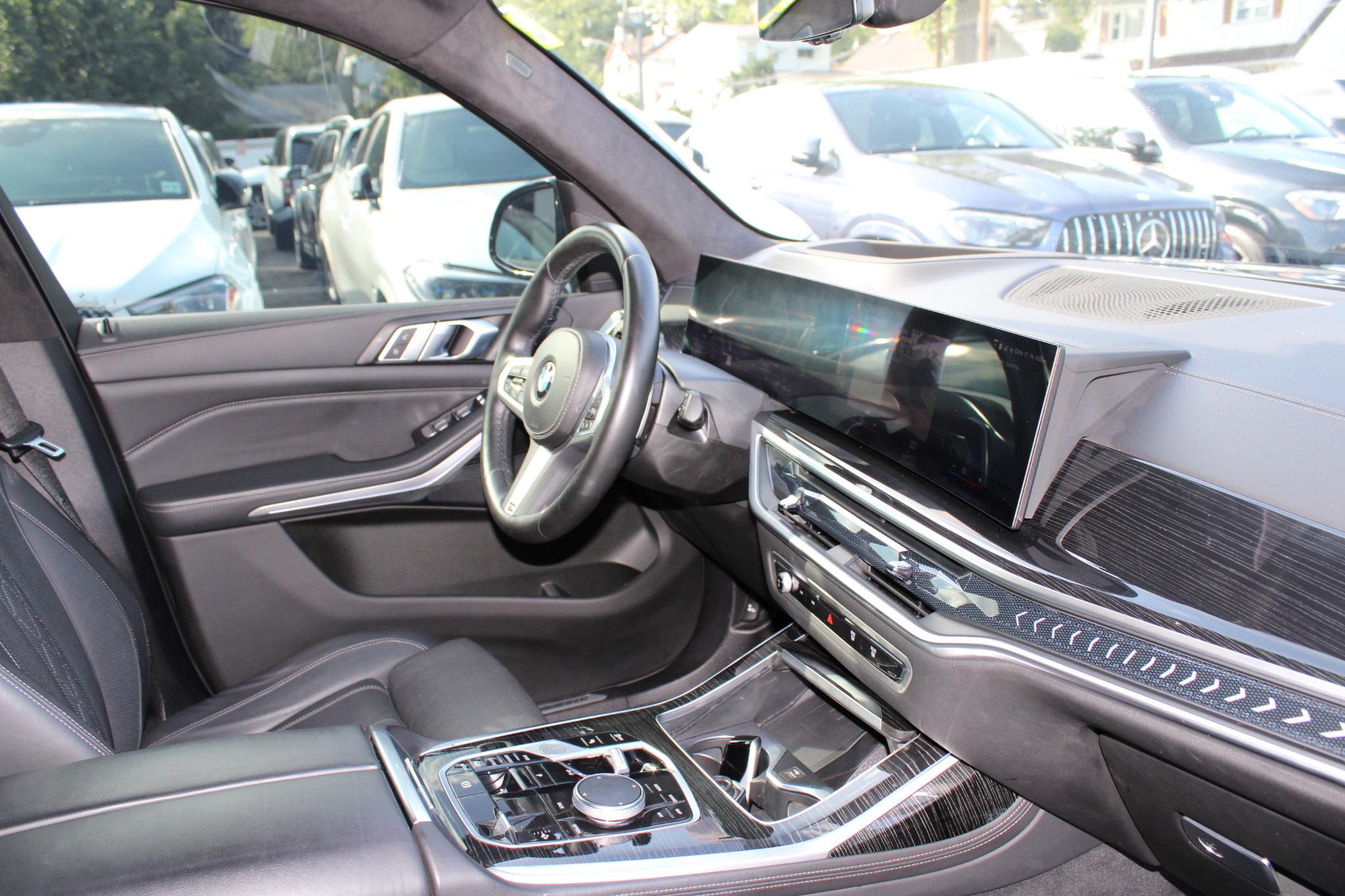 BMW X7 xDrive40i Sports Activity Vehicle 2023