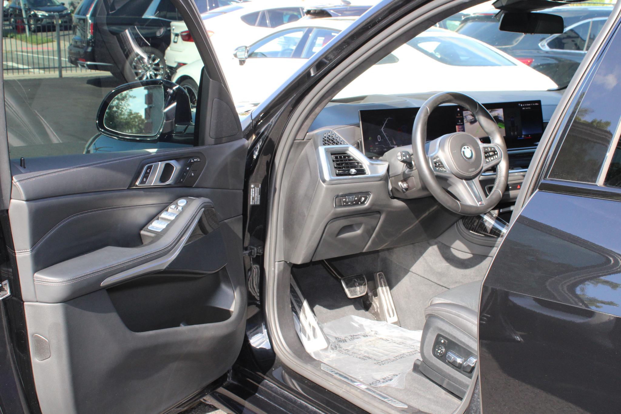 BMW X7 xDrive40i Sports Activity Vehicle 2023