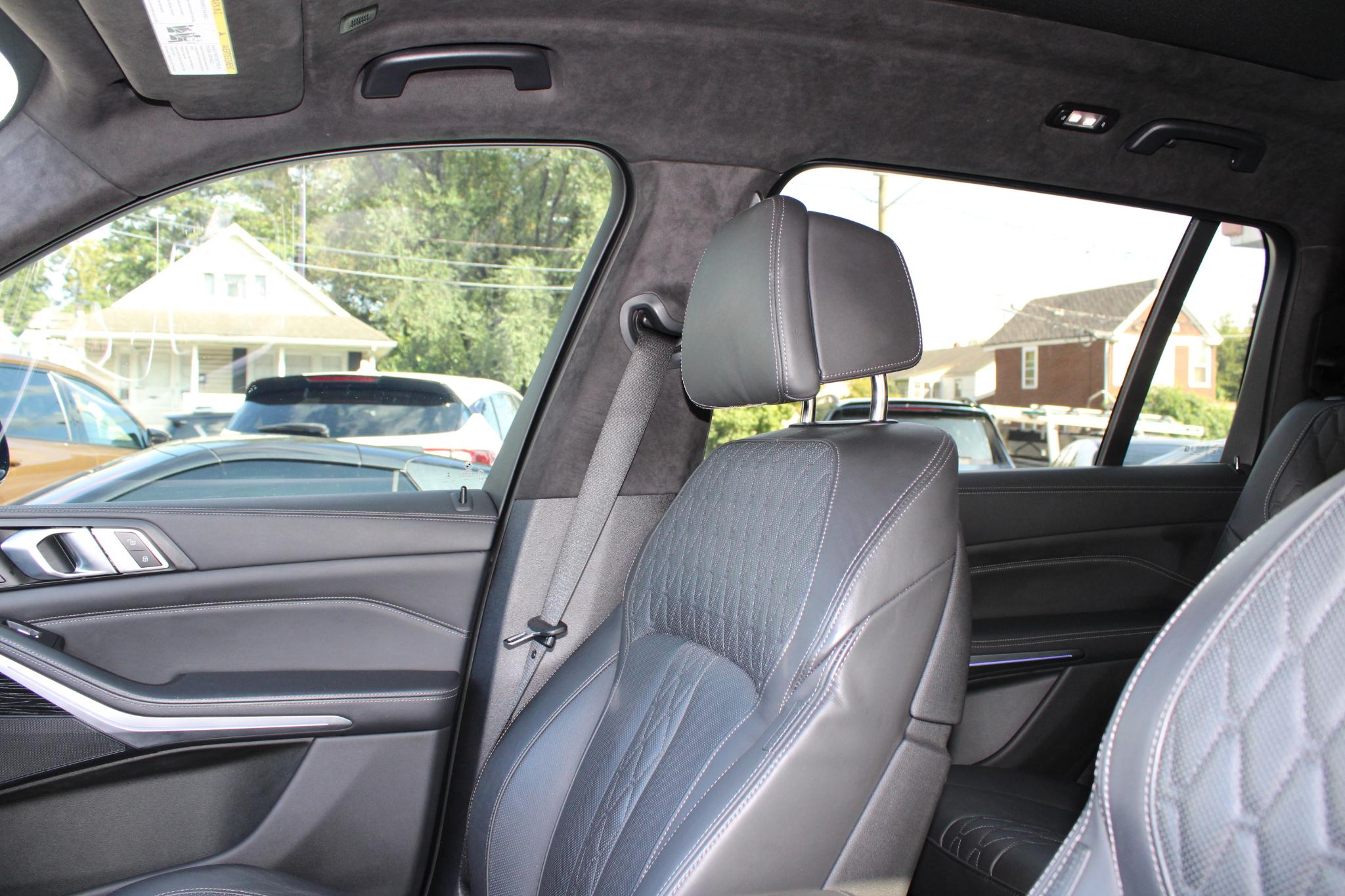 BMW X7 xDrive40i Sports Activity Vehicle 2023