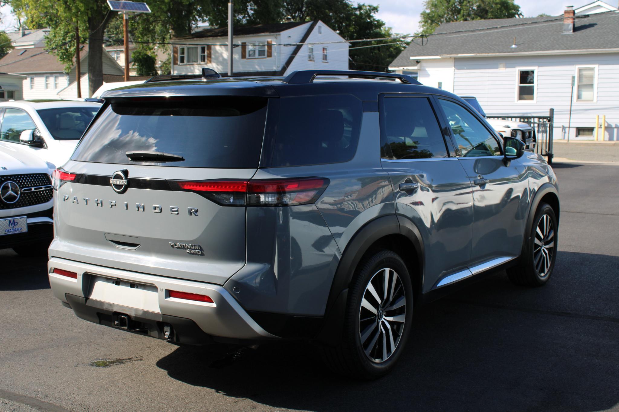 Nissan Pathfinder Platinum 4WD 2023