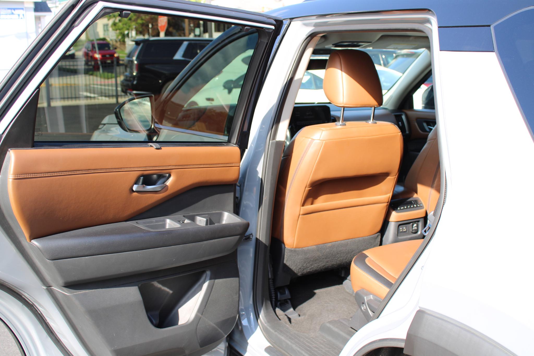 Nissan Pathfinder Platinum 4WD 2023